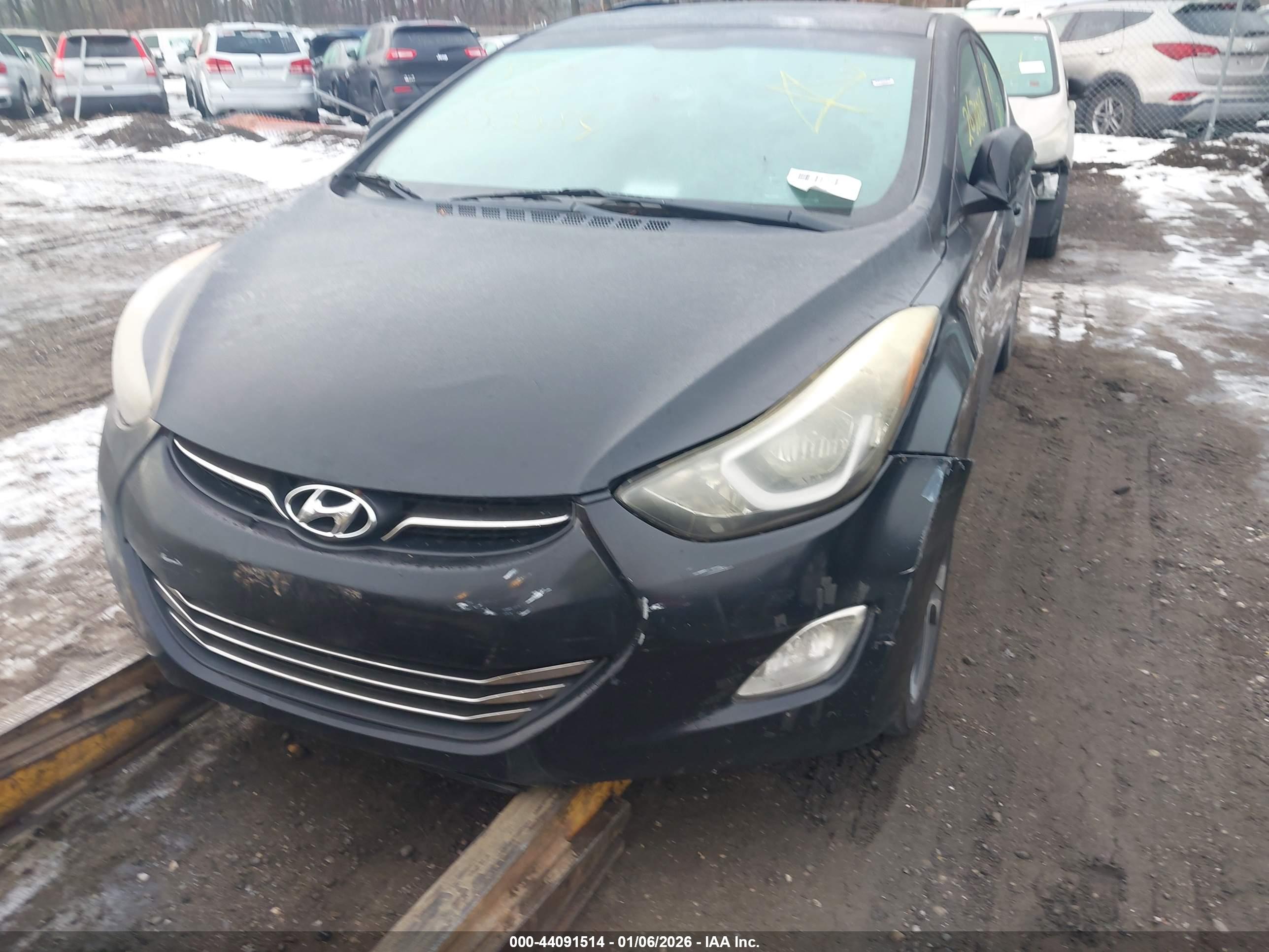 HYUNDAI ELANTRA image 6