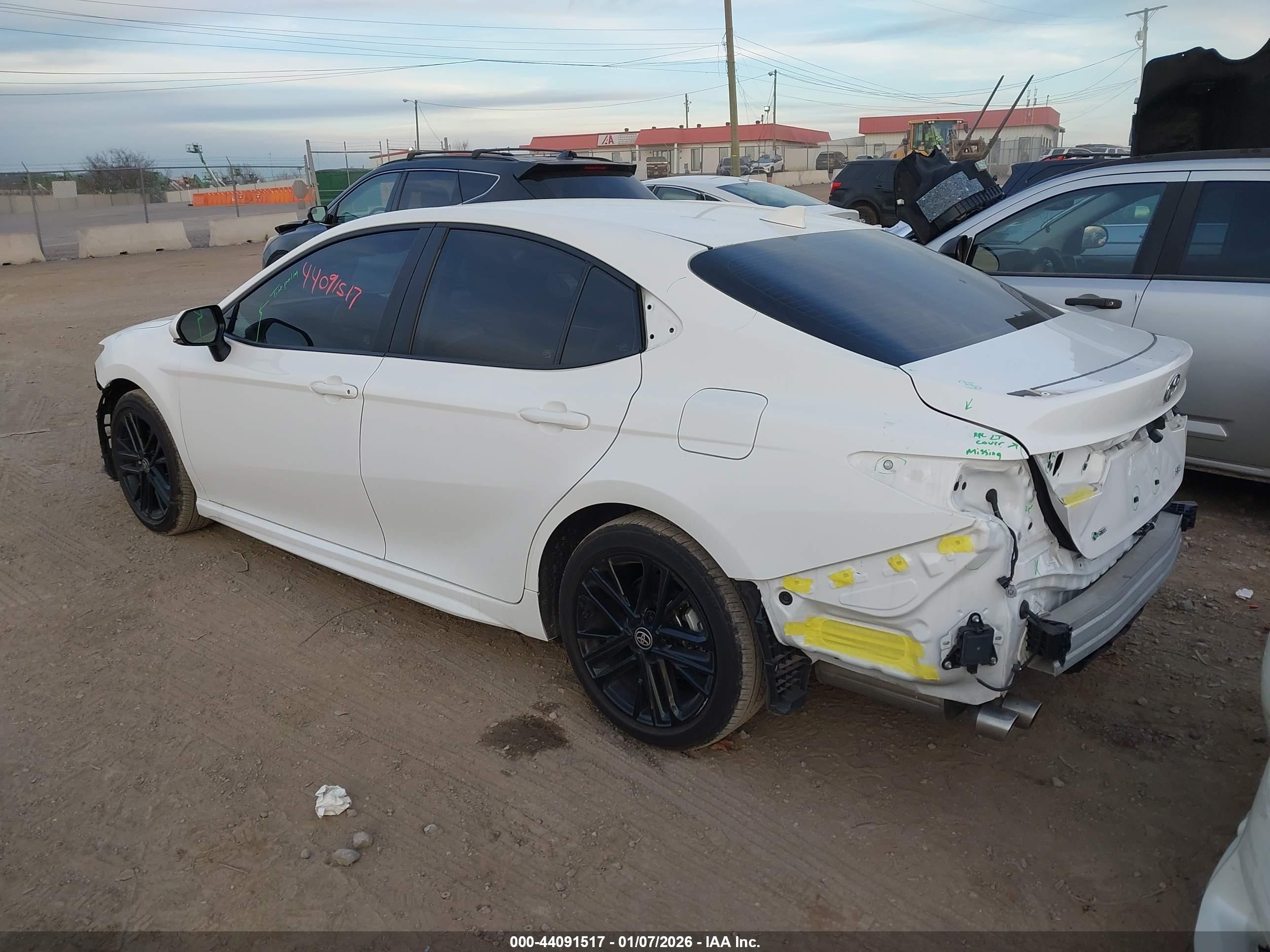 TOYOTA CAMRY image 3
