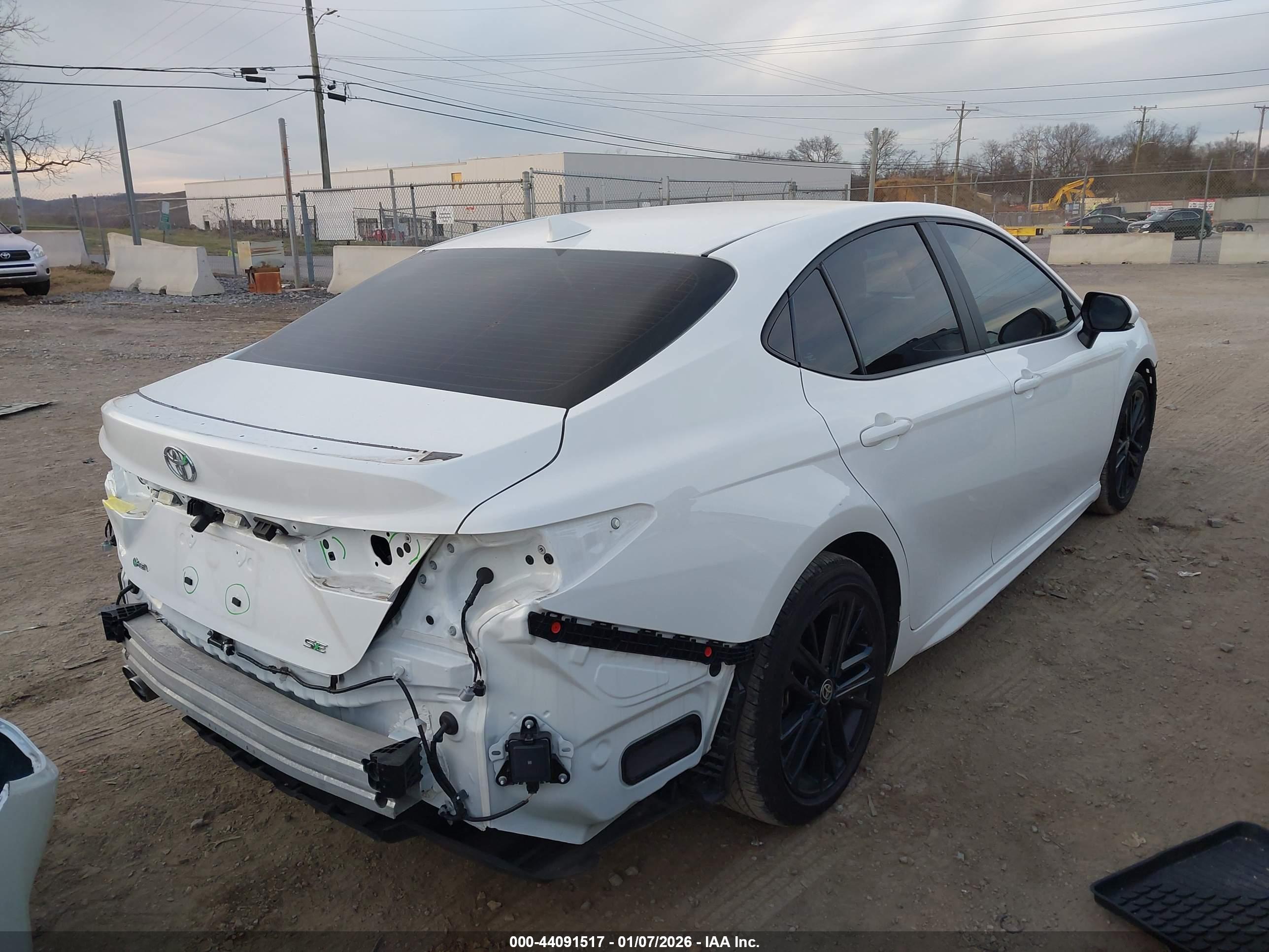 TOYOTA CAMRY image 4
