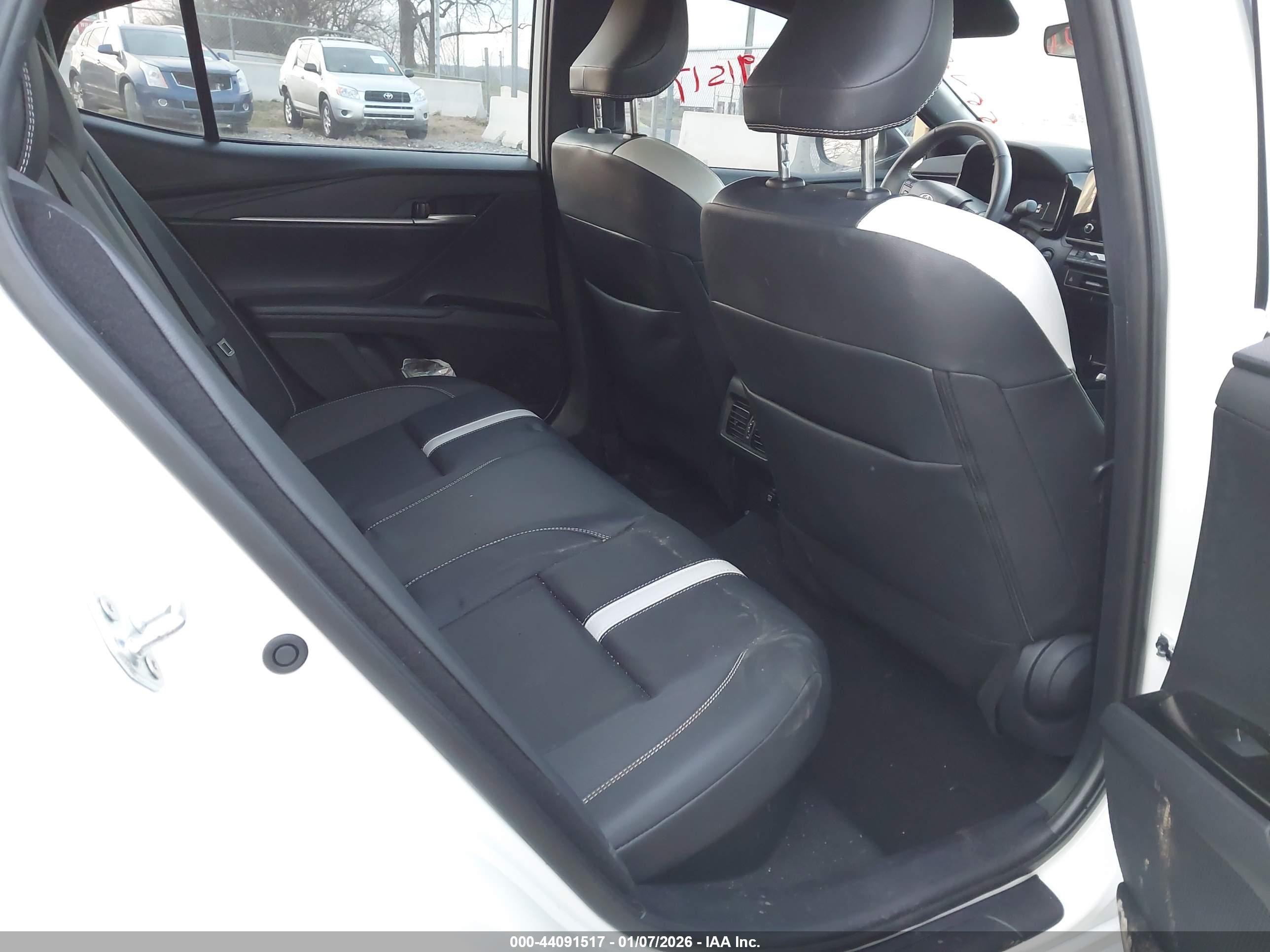 TOYOTA CAMRY image 8