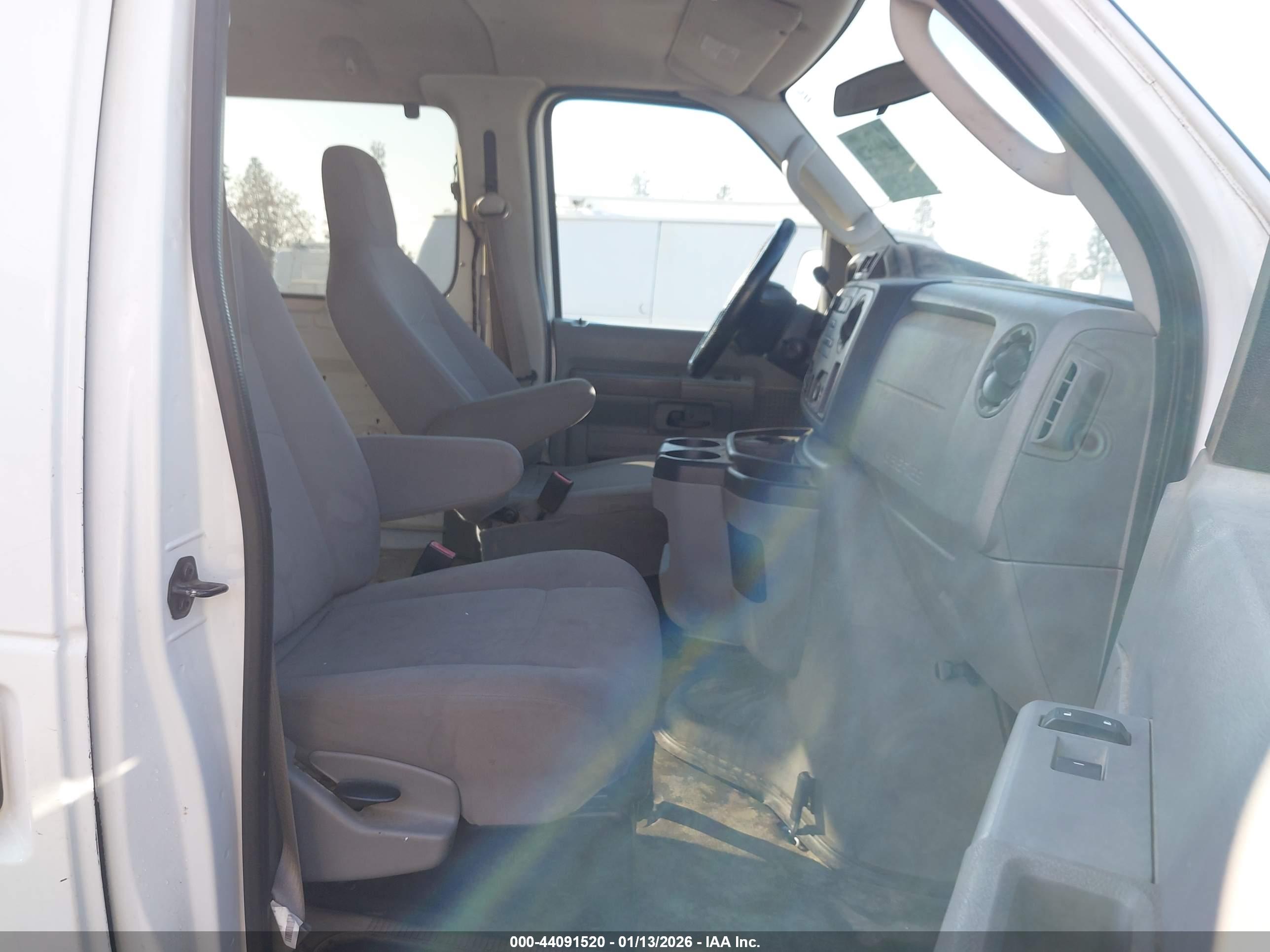 FORD E-250 image 5