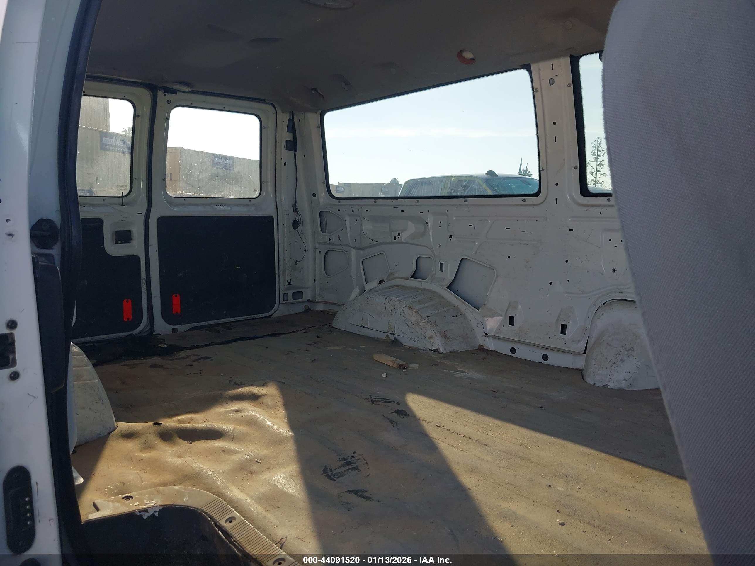 FORD E-250 image 8