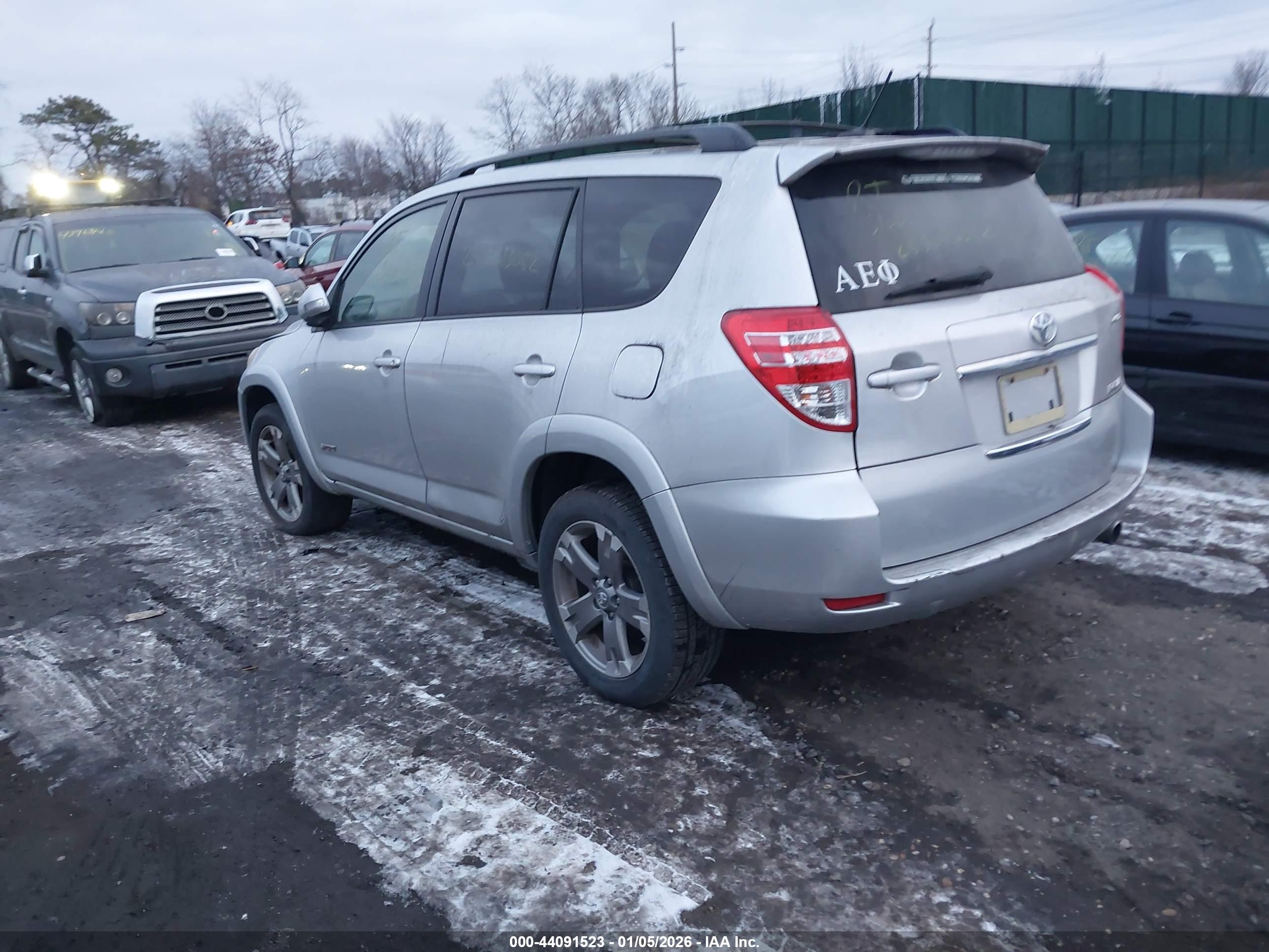 TOYOTA RAV4 image 3