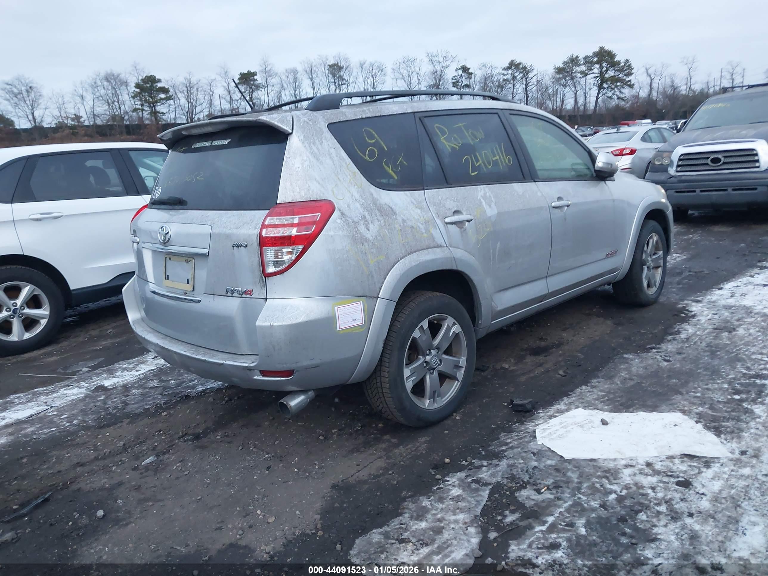 TOYOTA RAV4 image 4
