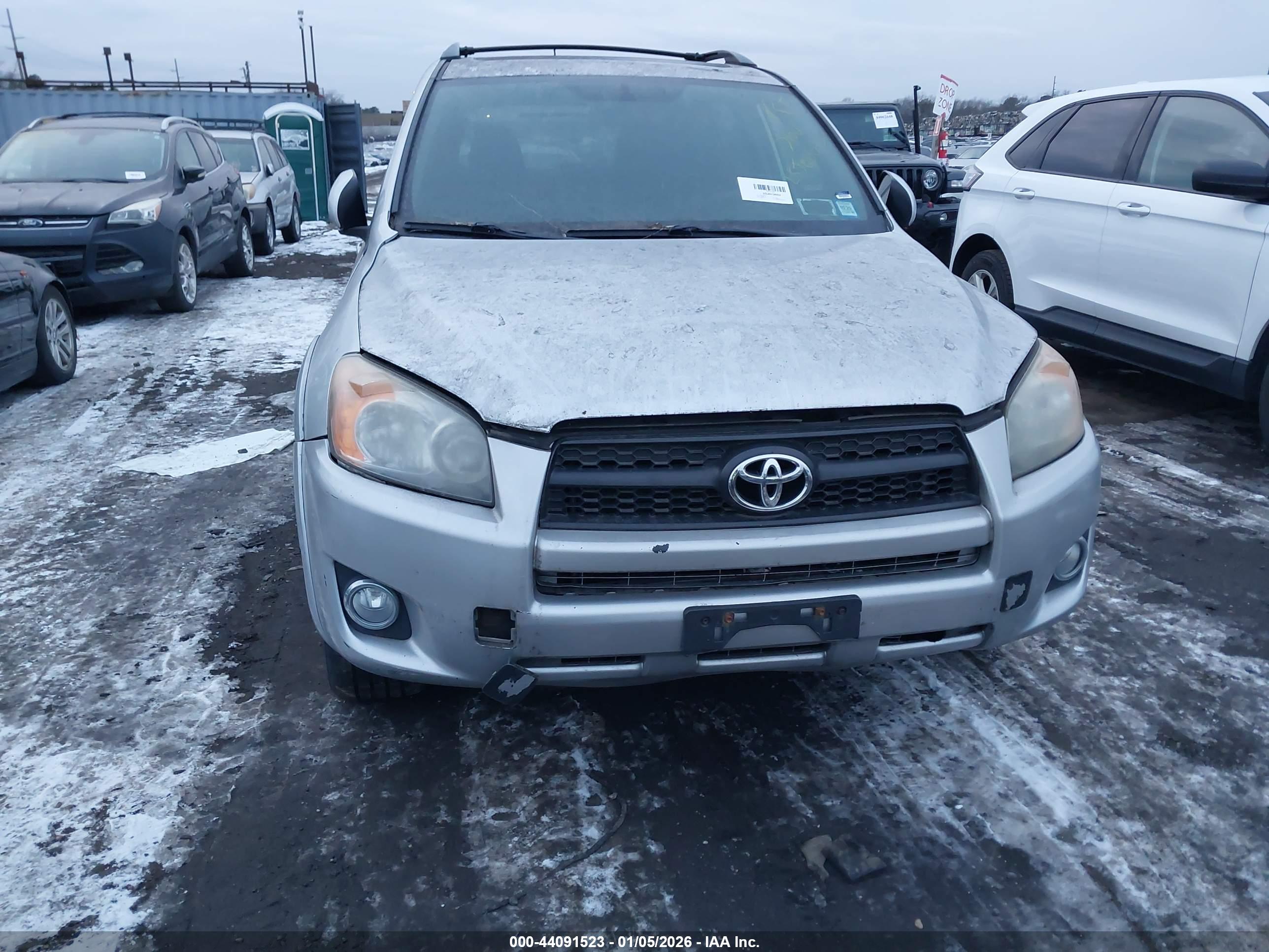 TOYOTA RAV4 image 6