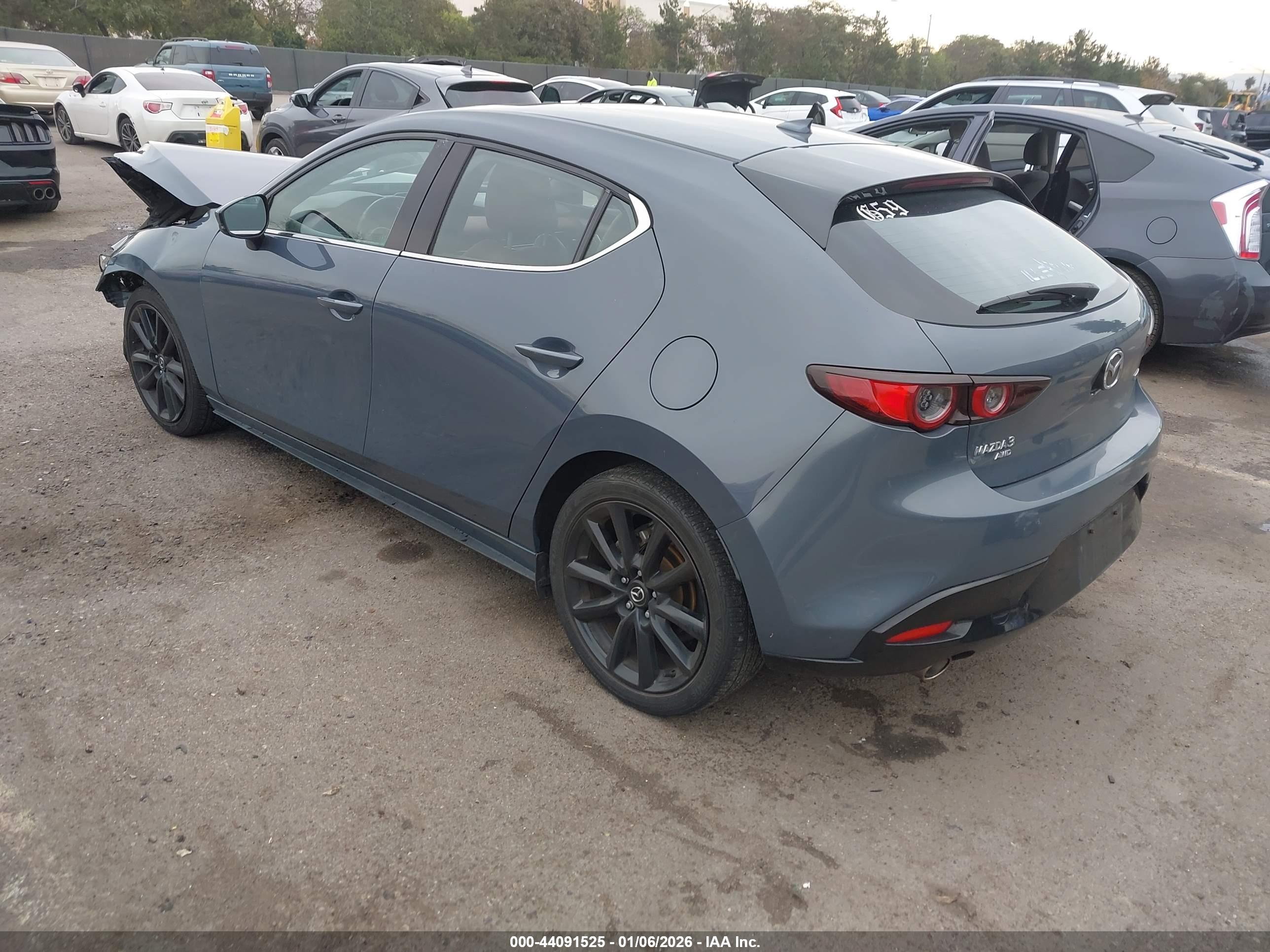 MAZDA MAZDA3 image 3