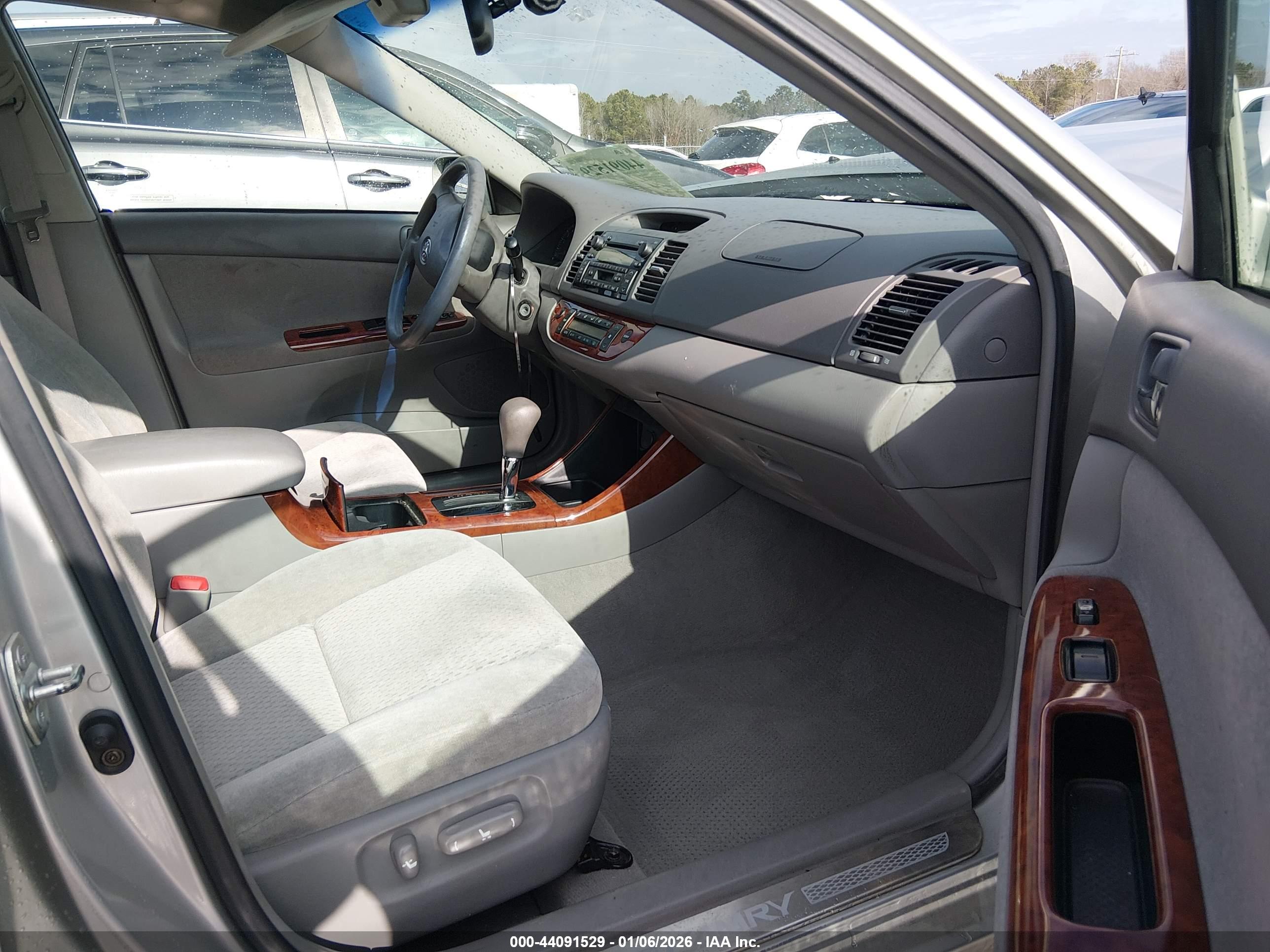 TOYOTA CAMRY image 5