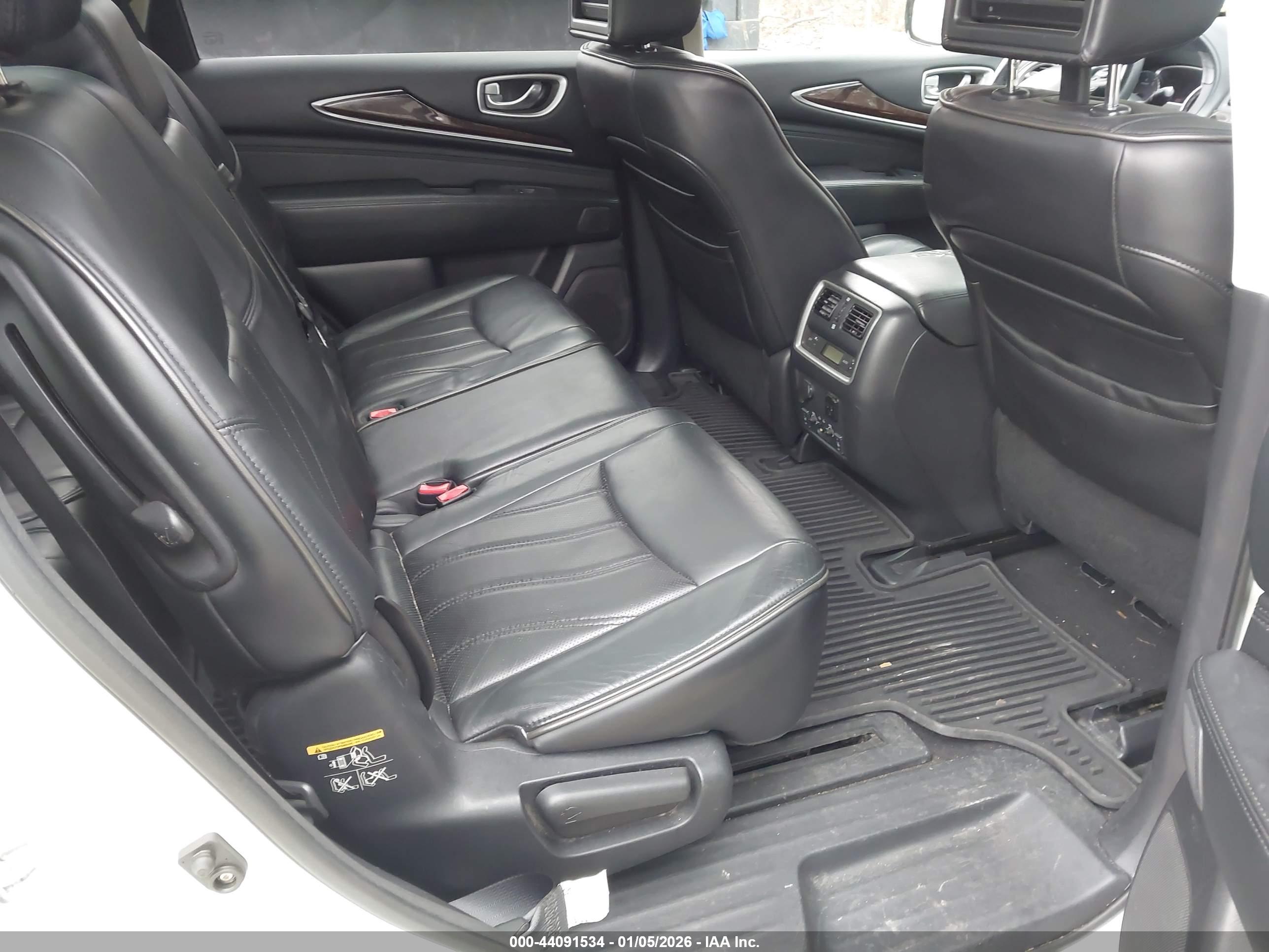 INFINITI JX35 image 8