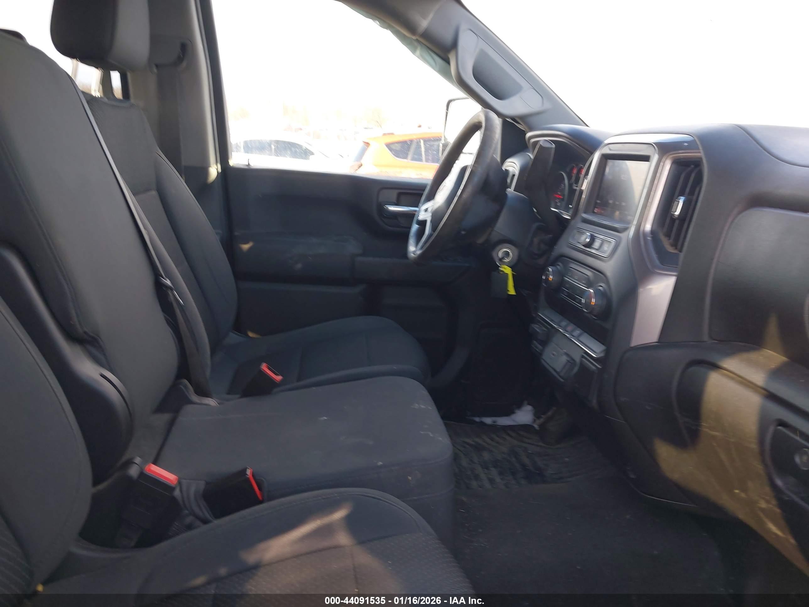 CHEVROLET SILVERADO image 5
