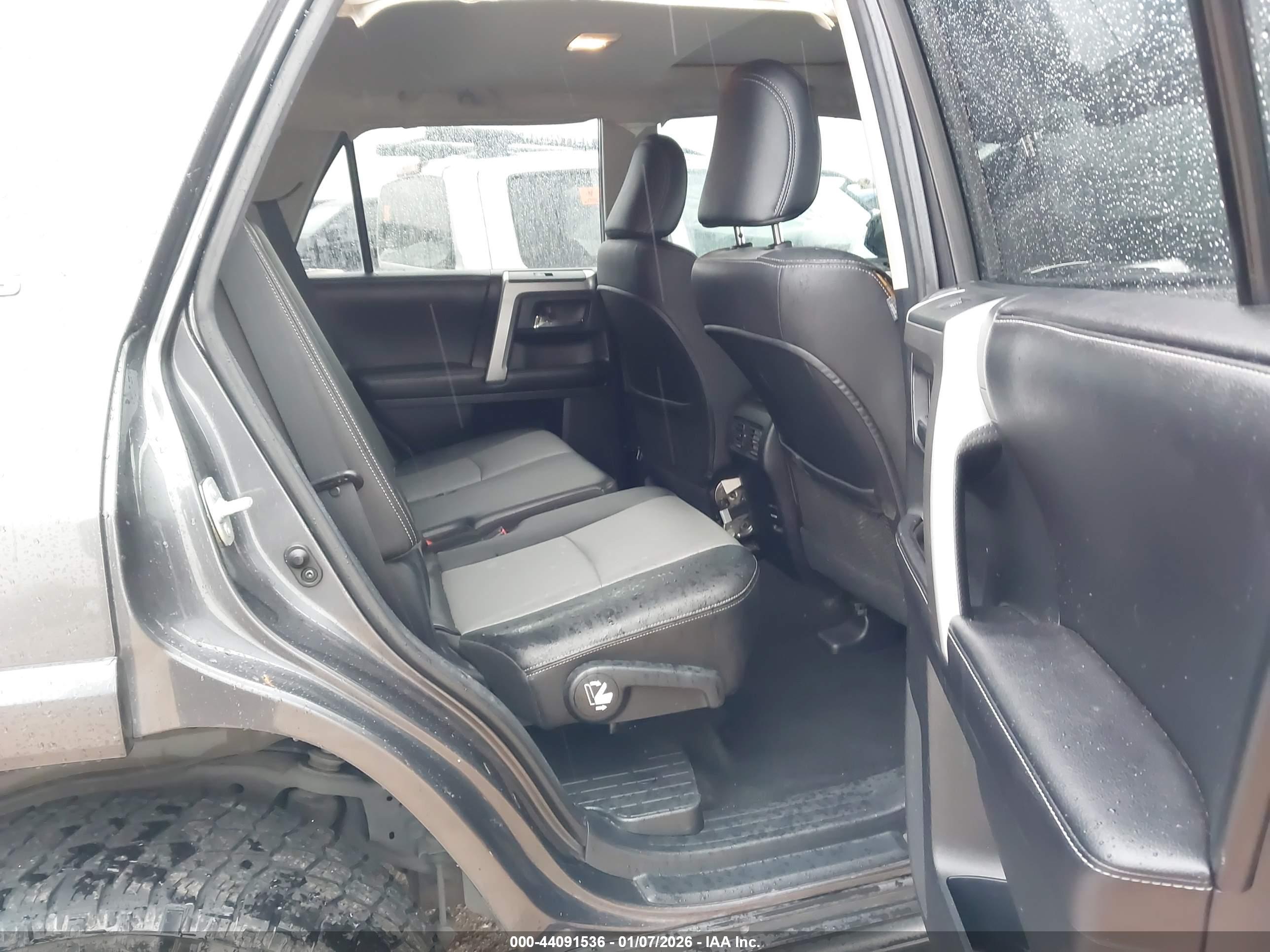 TOYOTA 4RUNNER image 8