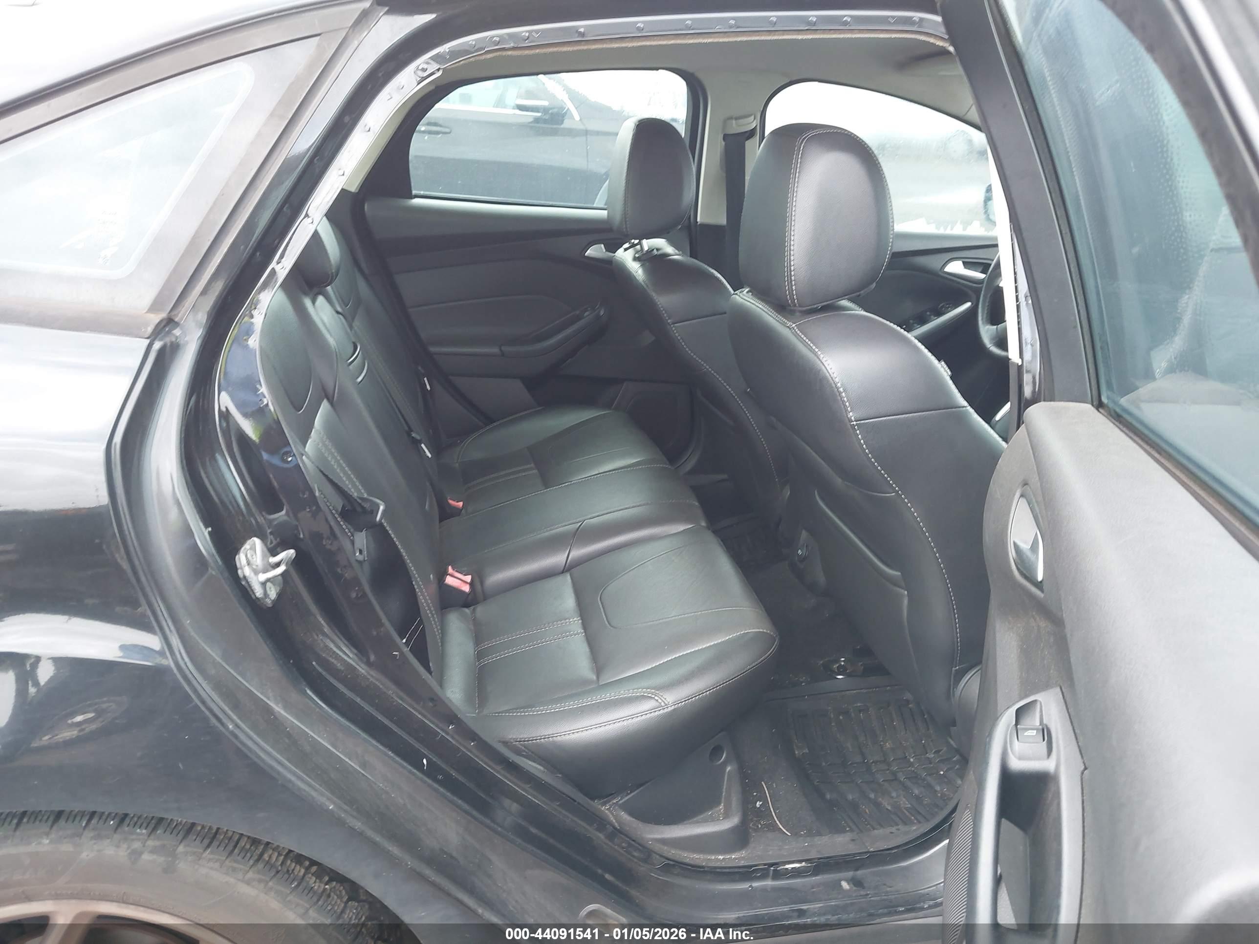 FORD FOCUS image 8