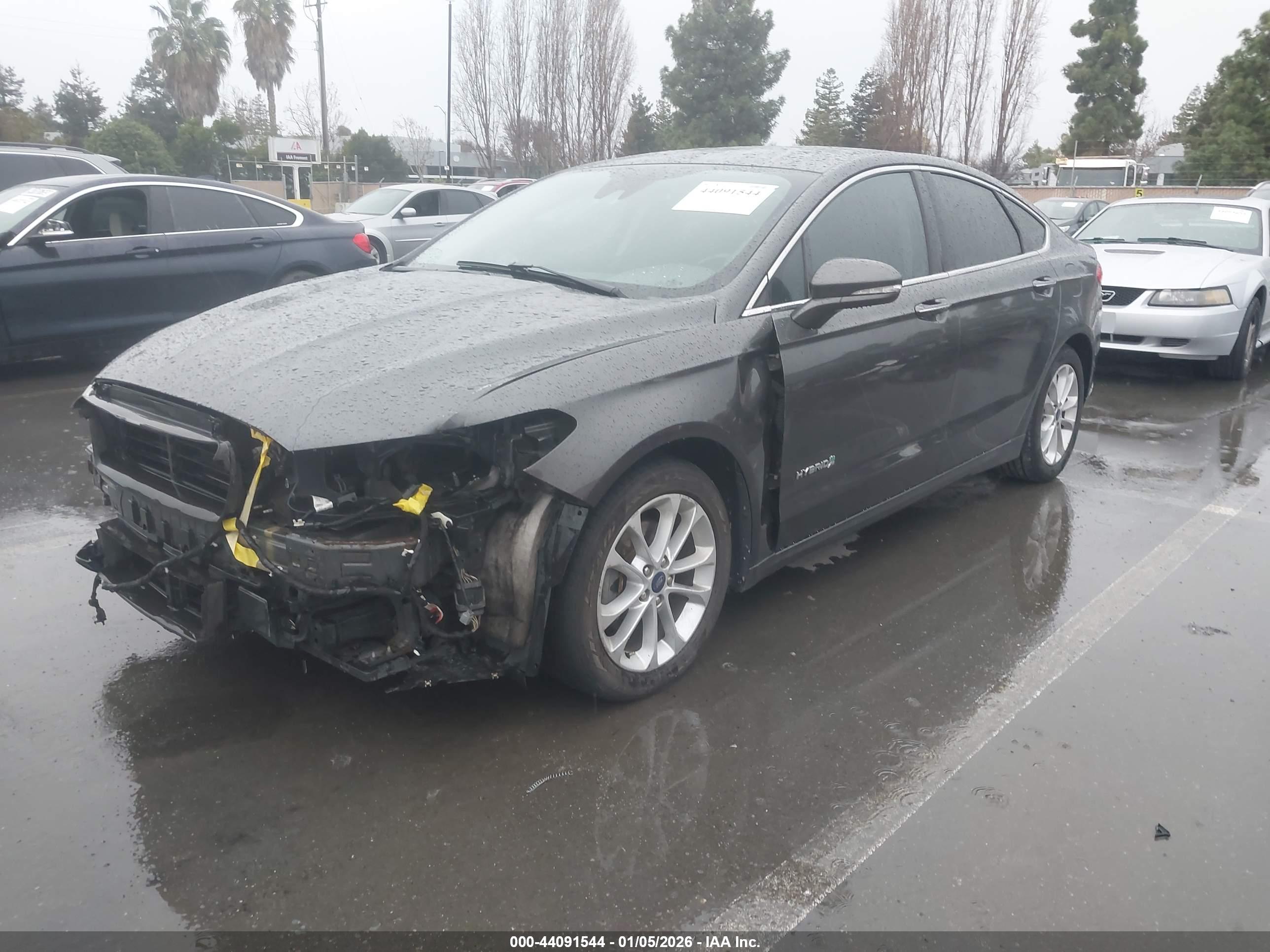 FORD FUSION image 2