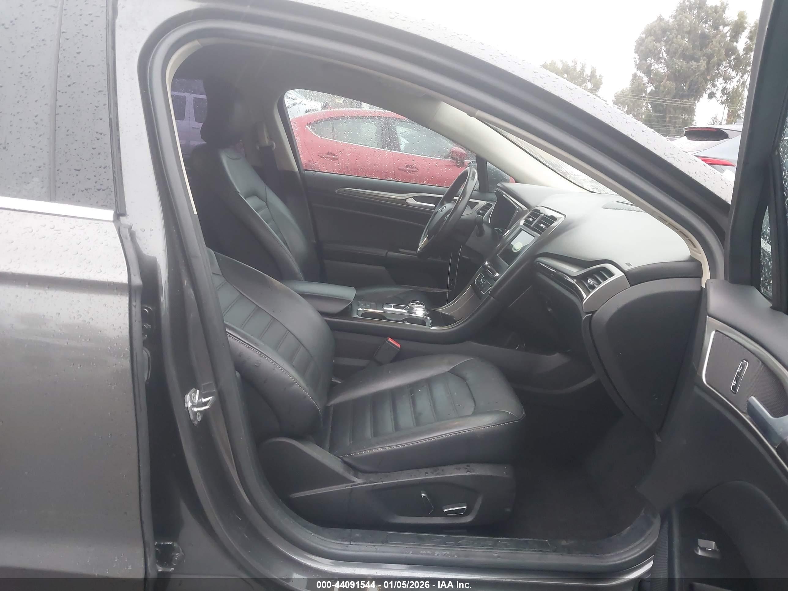 FORD FUSION image 5