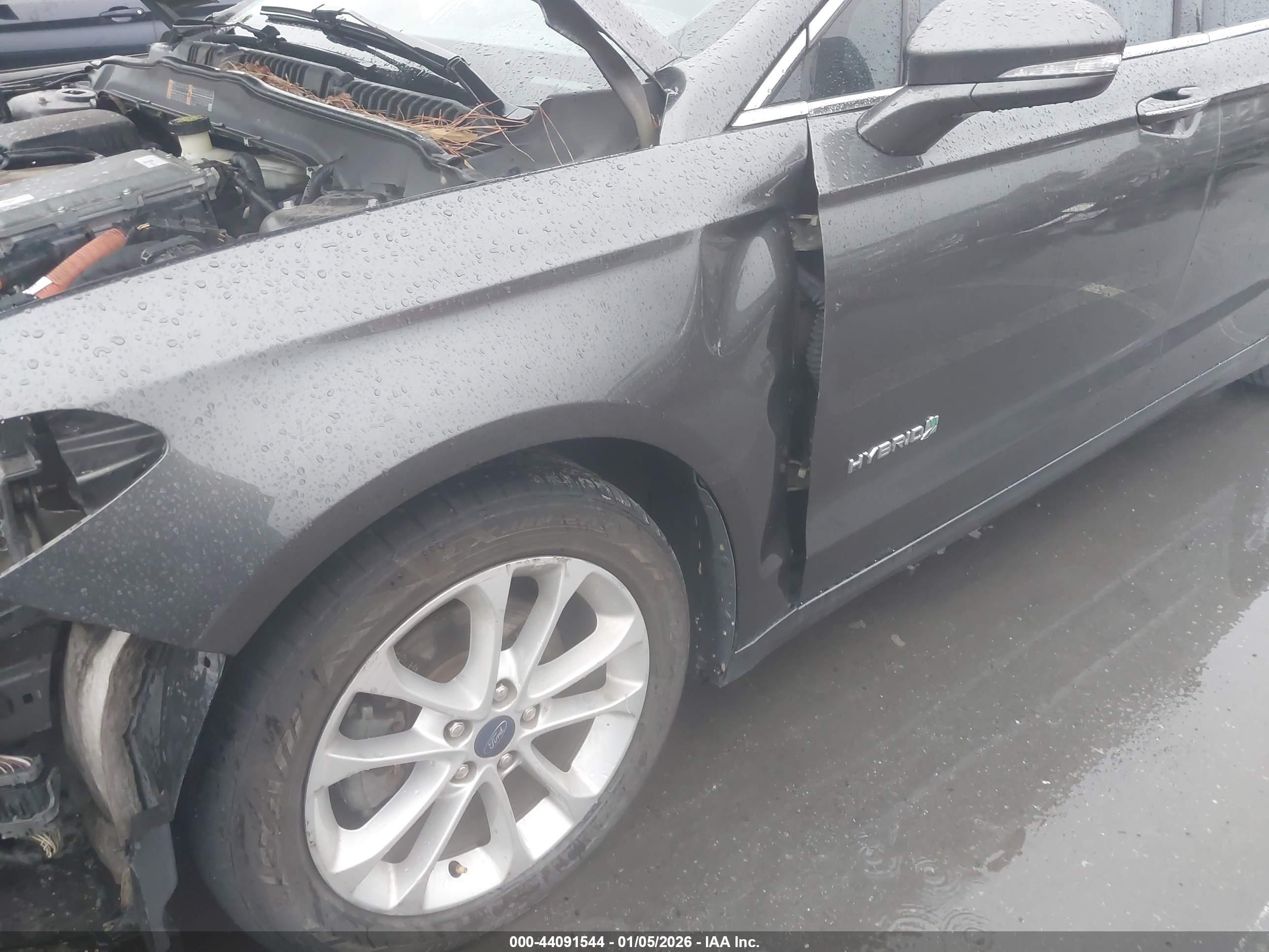 FORD FUSION image 6