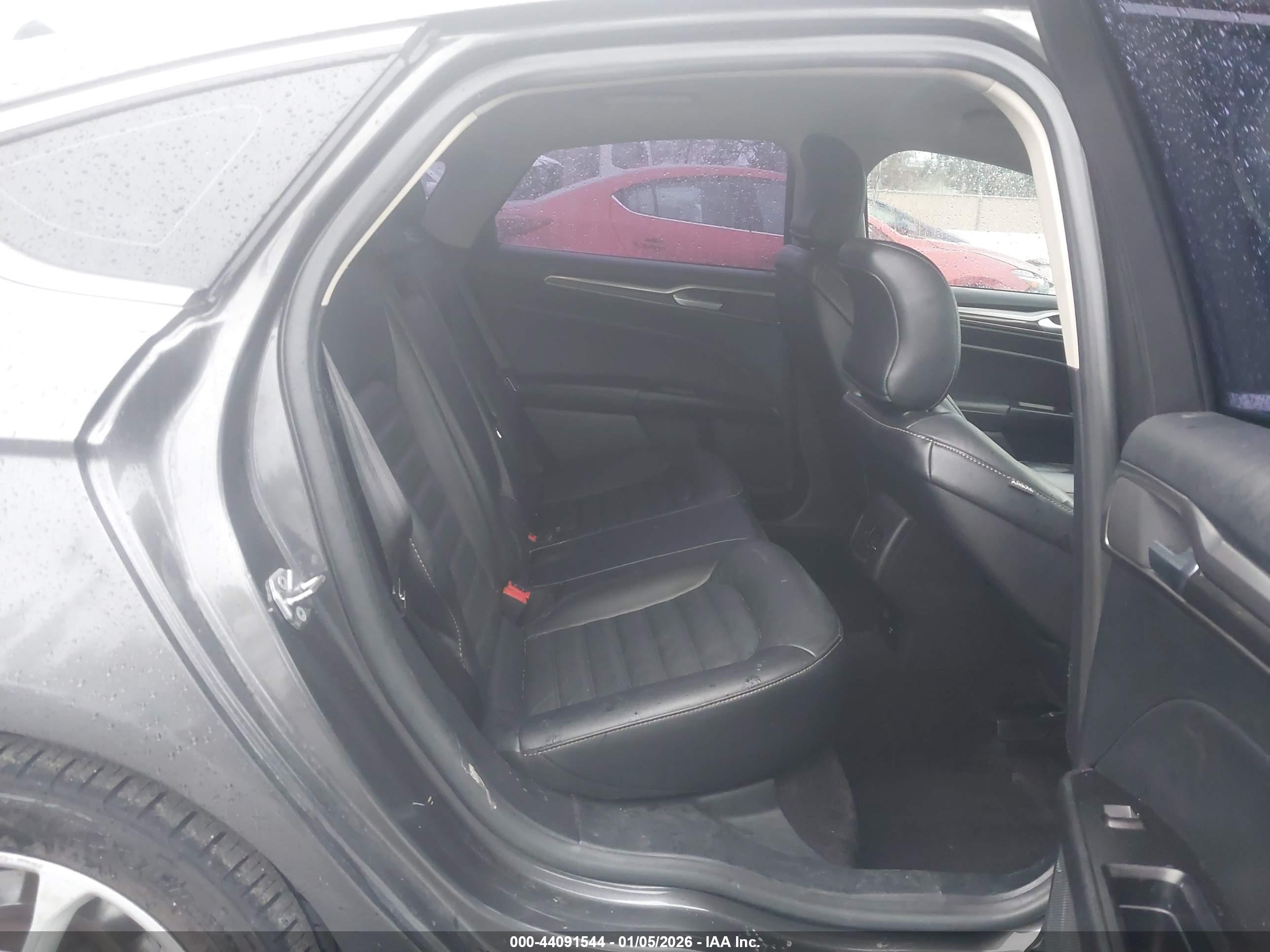 FORD FUSION image 8