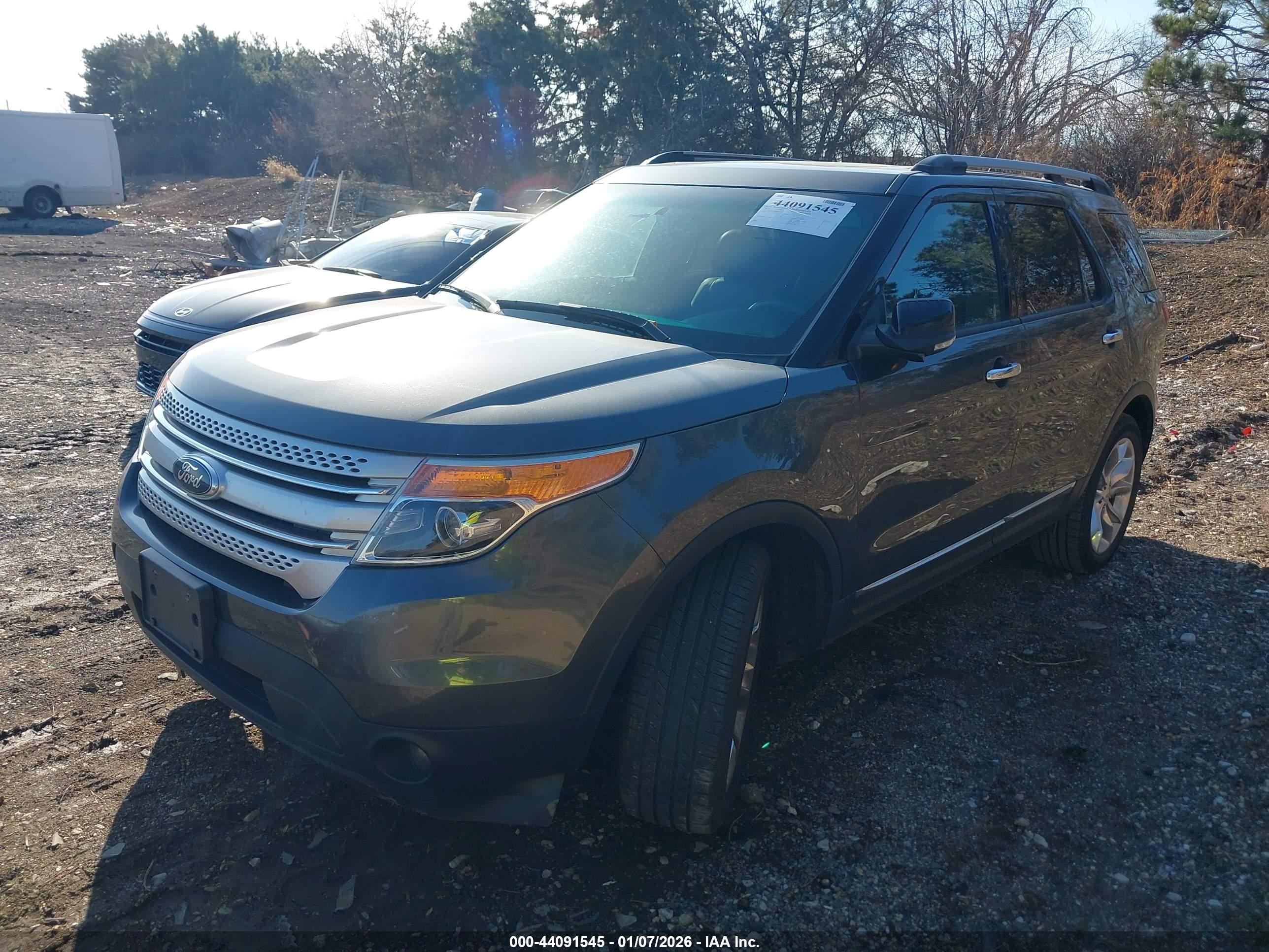 FORD EXPLORER image 2