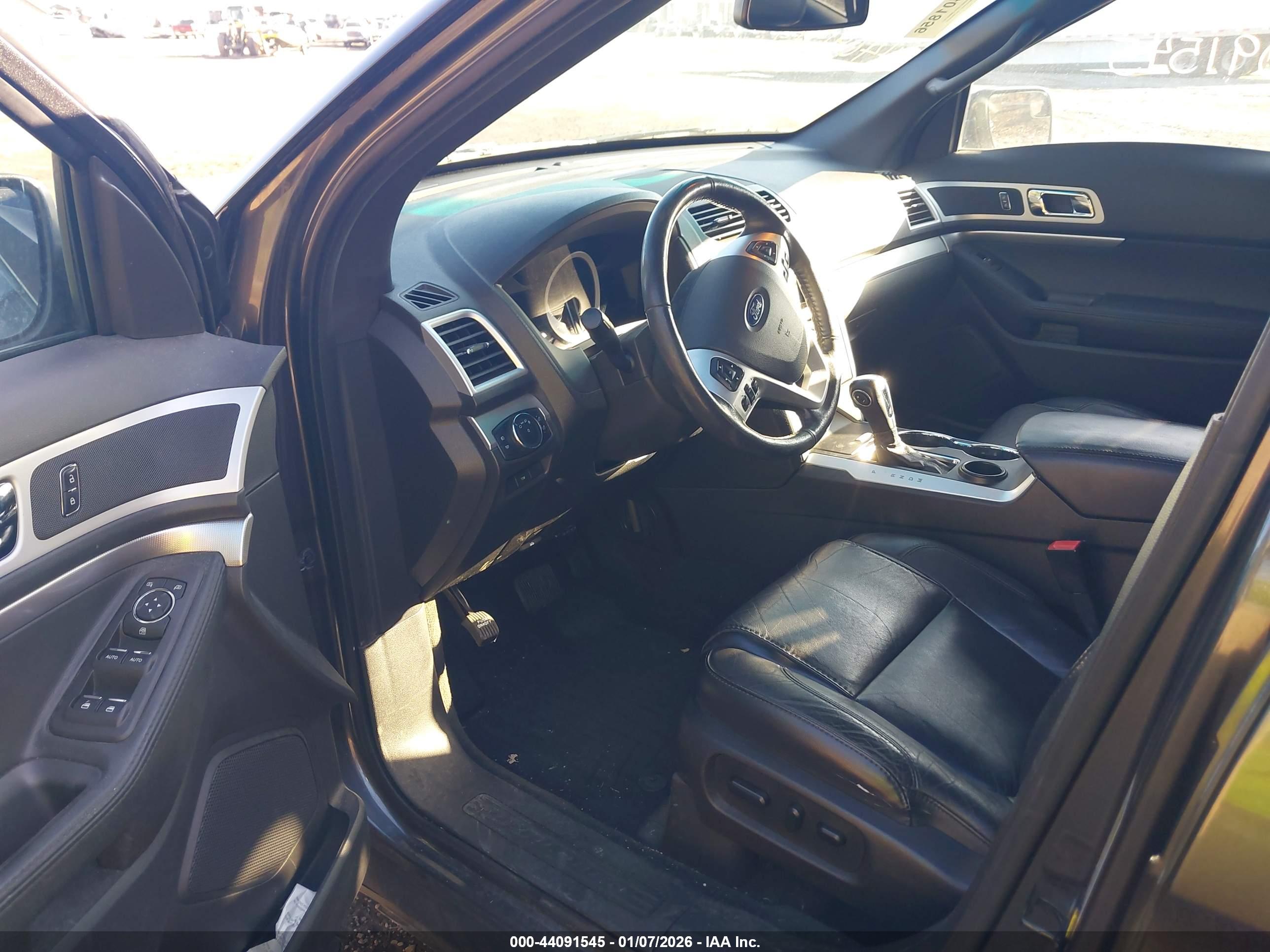 FORD EXPLORER image 5