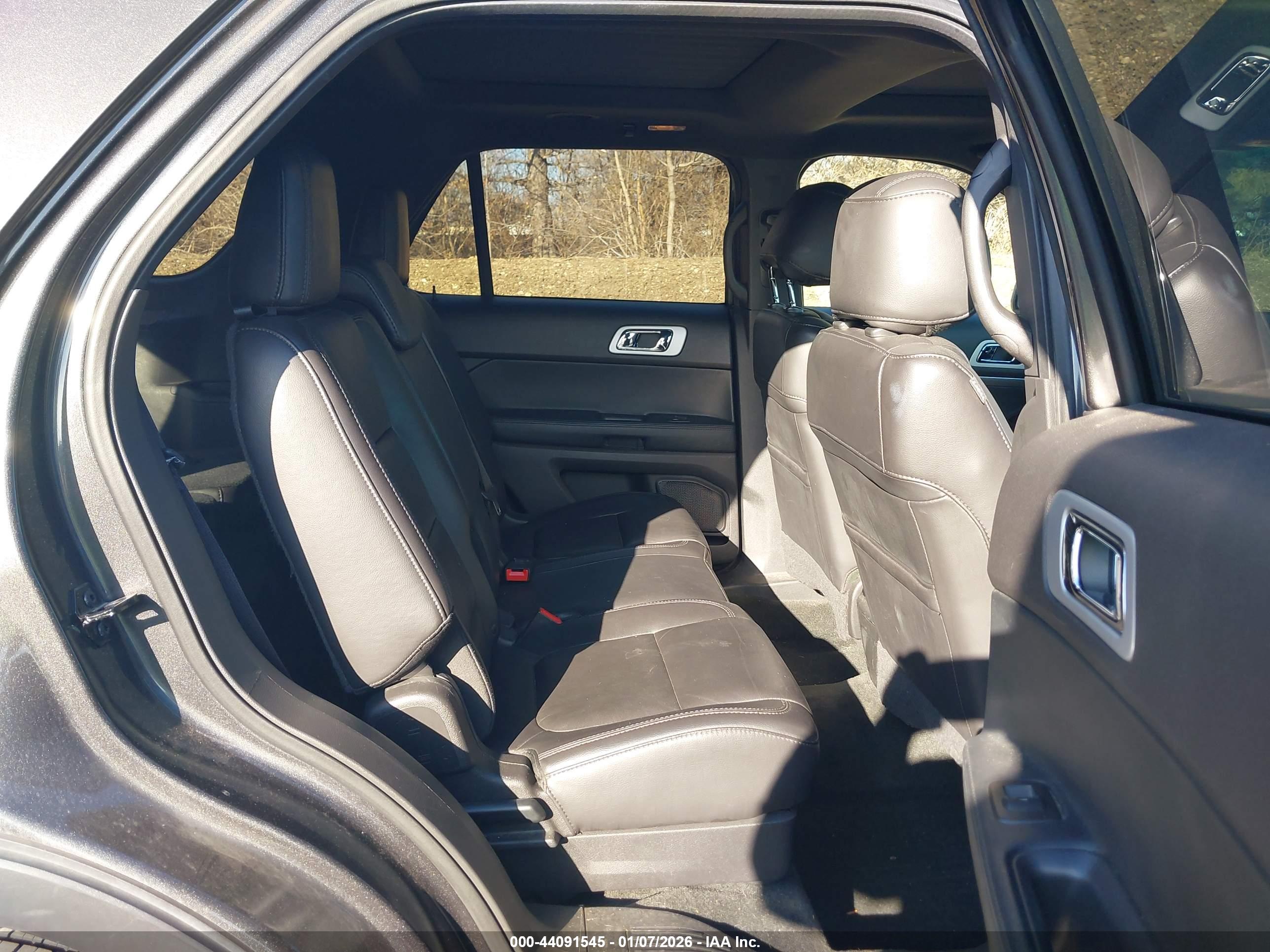 FORD EXPLORER image 8