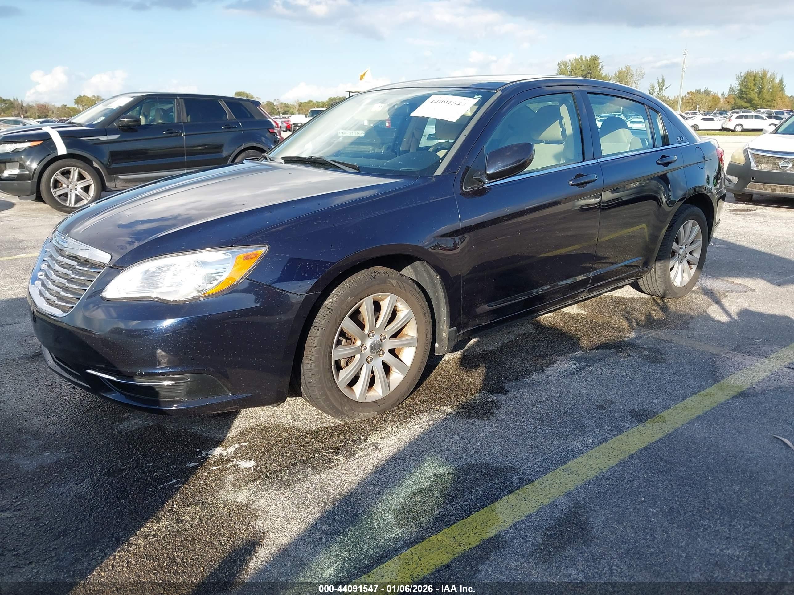 CHRYSLER 200 image 2