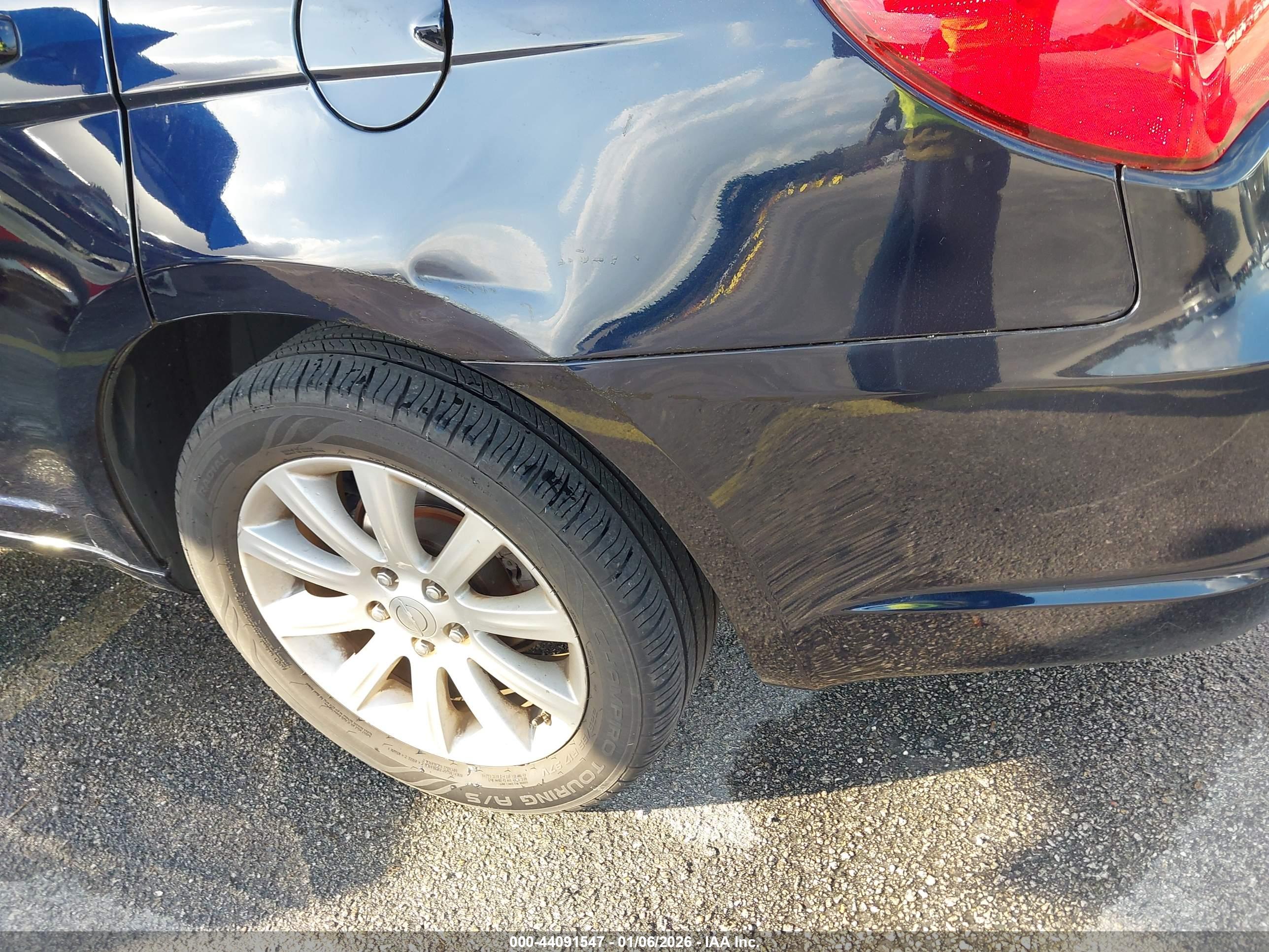 CHRYSLER 200 image 6