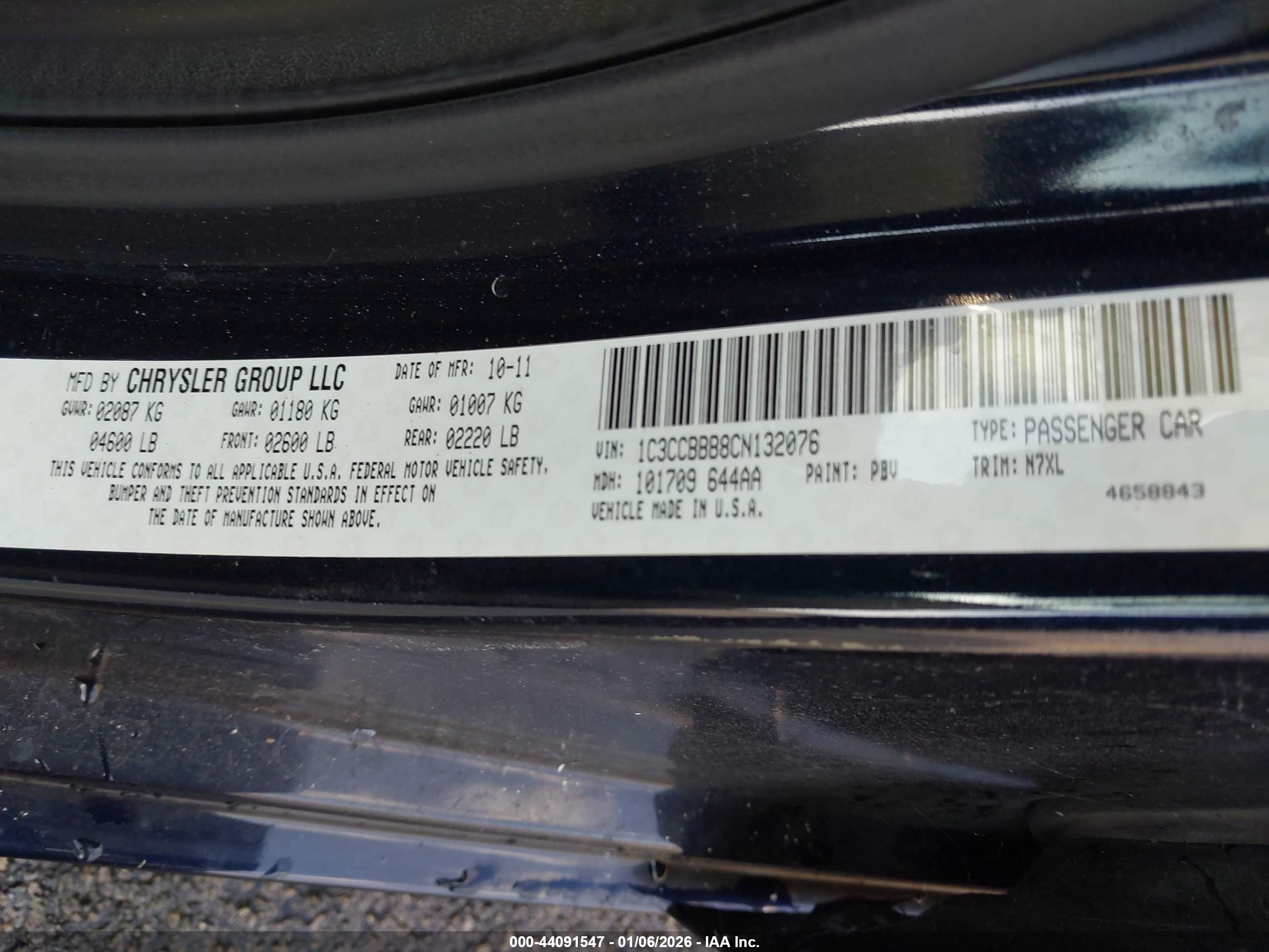 CHRYSLER 200 image 9