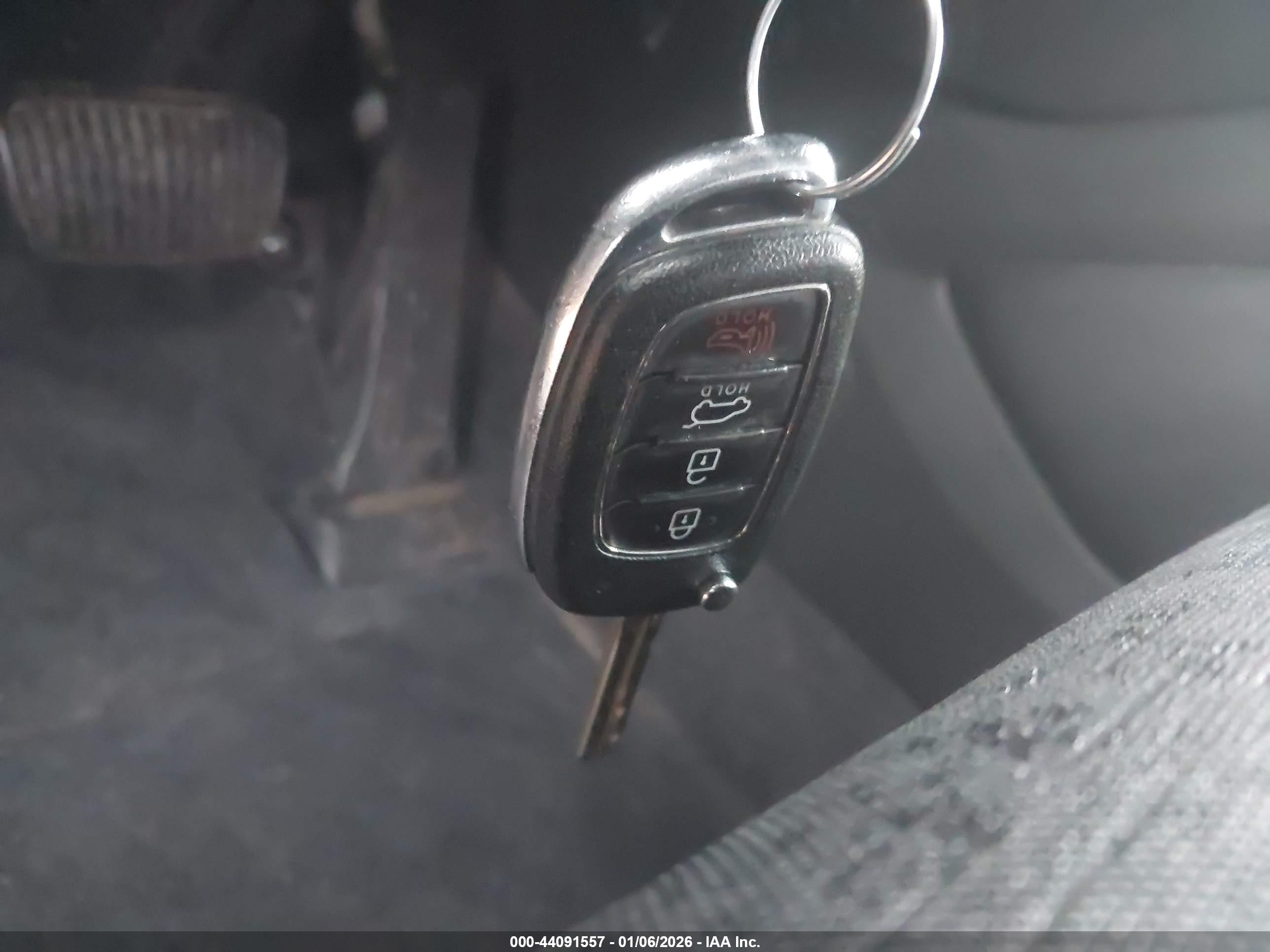 HYUNDAI TUCSON image 11