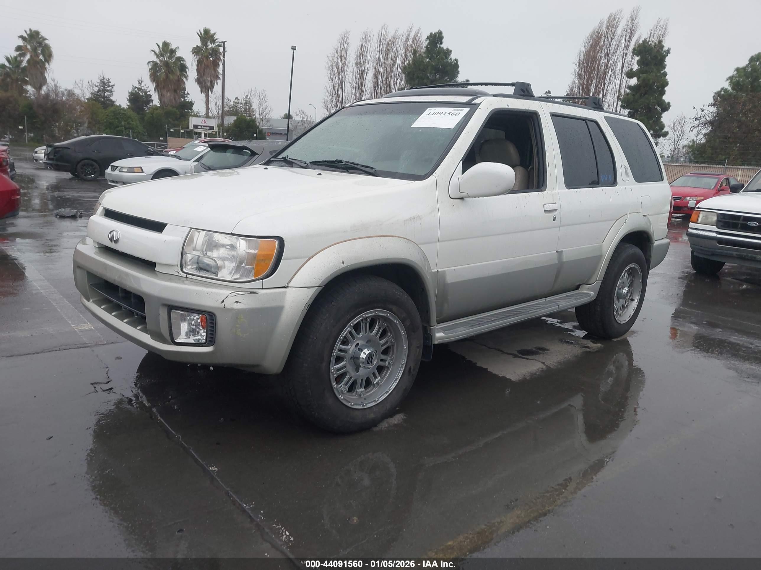 INFINITI QX4 image 2