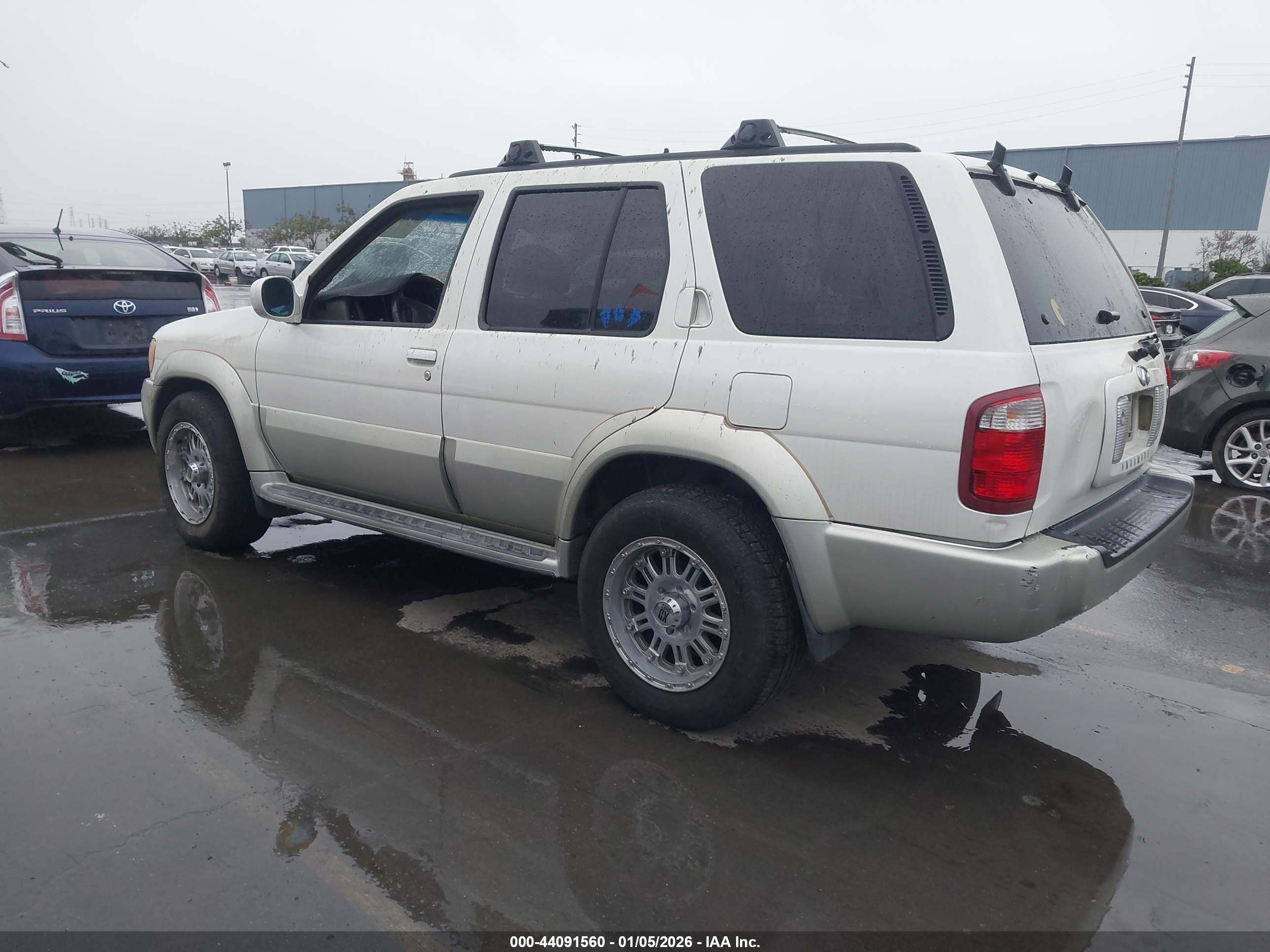INFINITI QX4 image 3