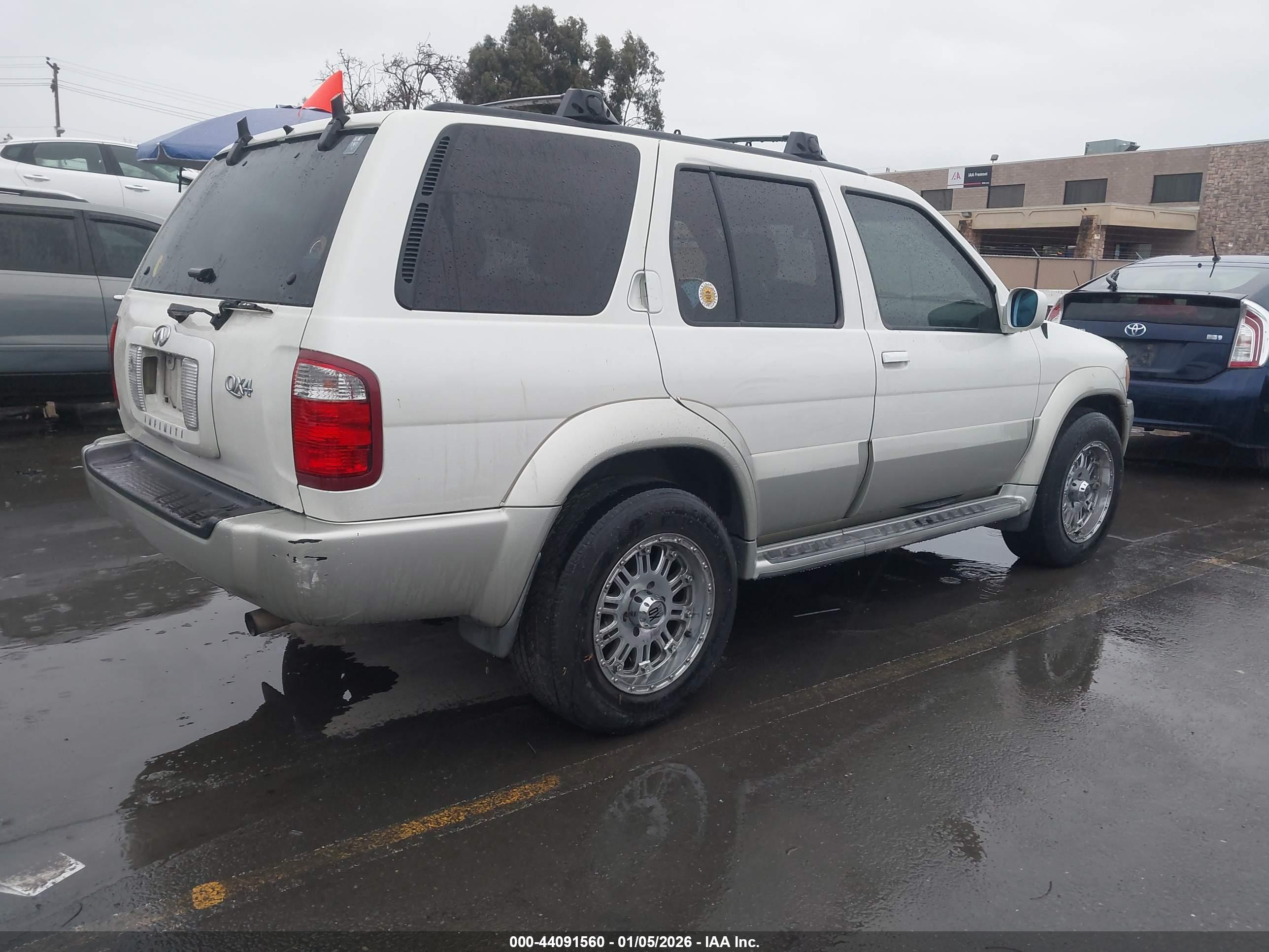 INFINITI QX4 image 4