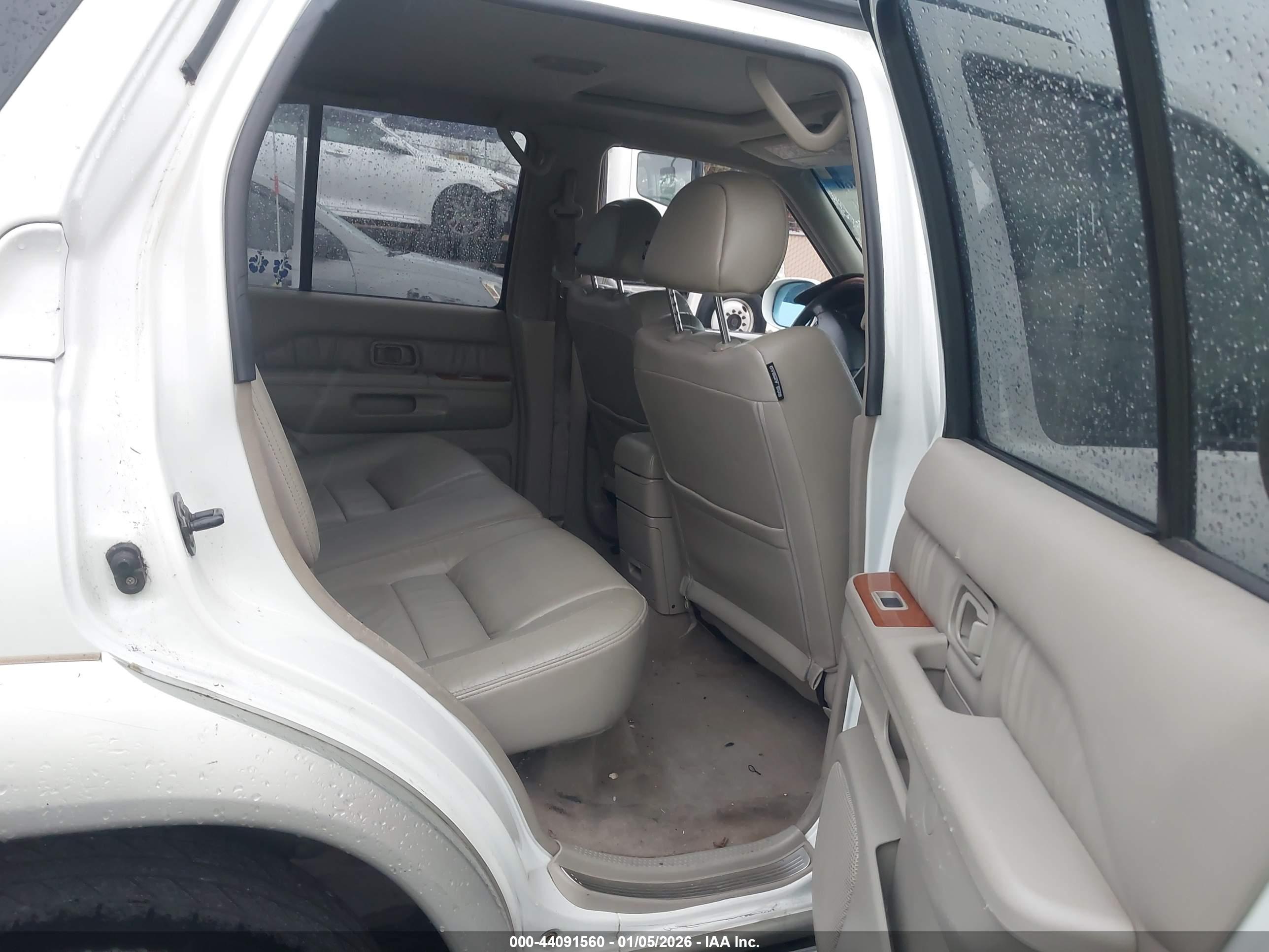 INFINITI QX4 image 8