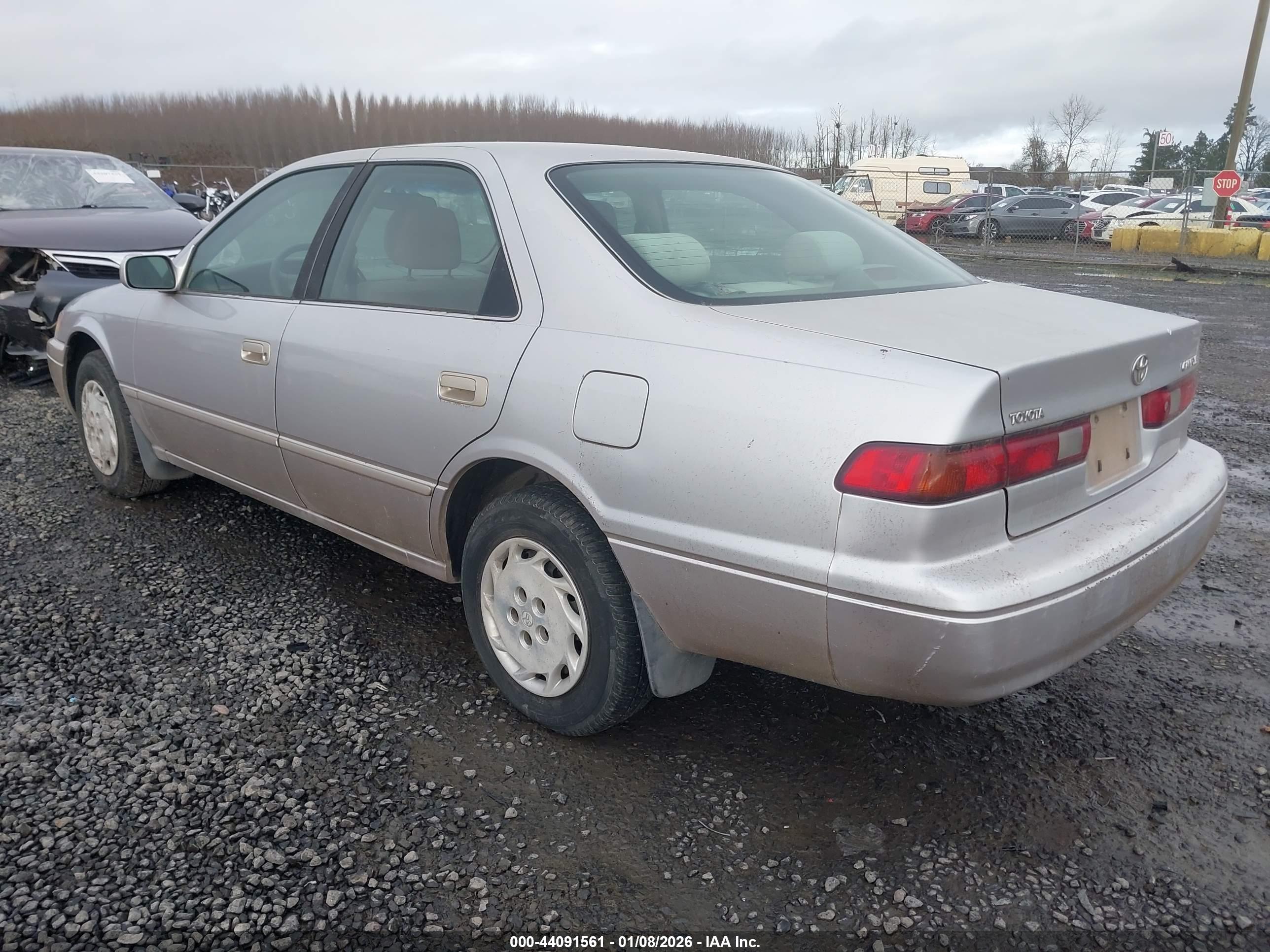 TOYOTA CAMRY image 3