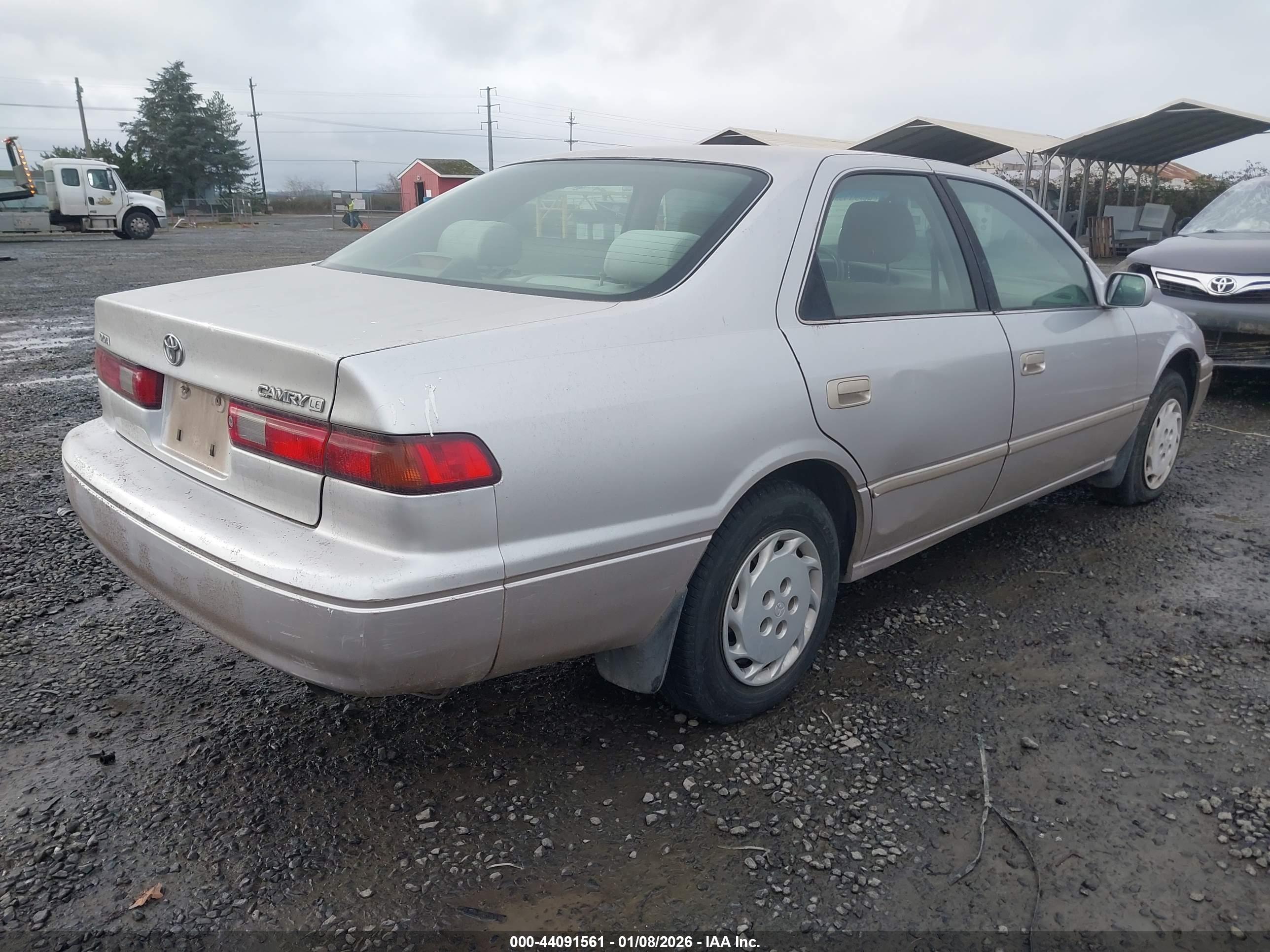 TOYOTA CAMRY image 4