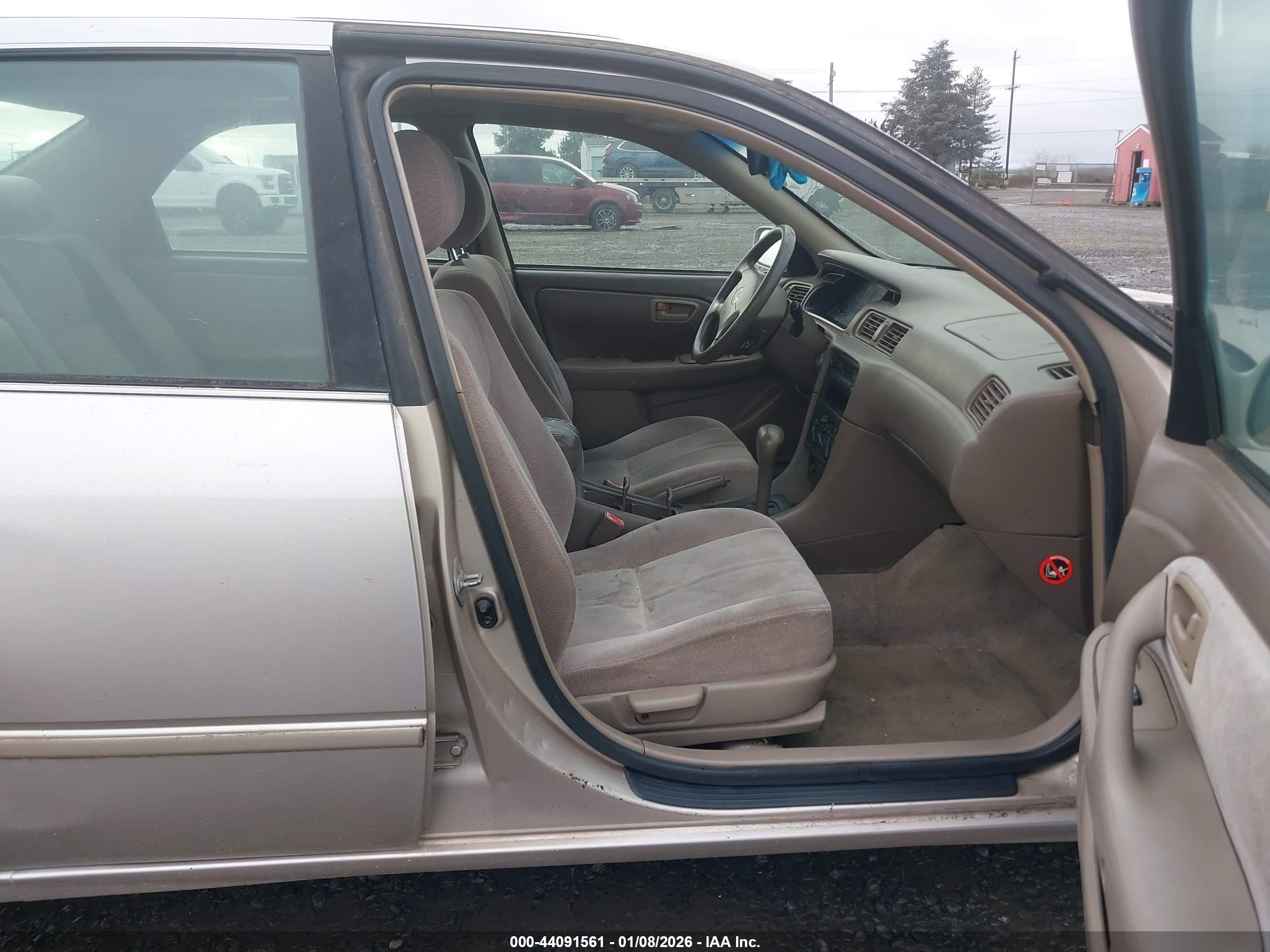 TOYOTA CAMRY image 5