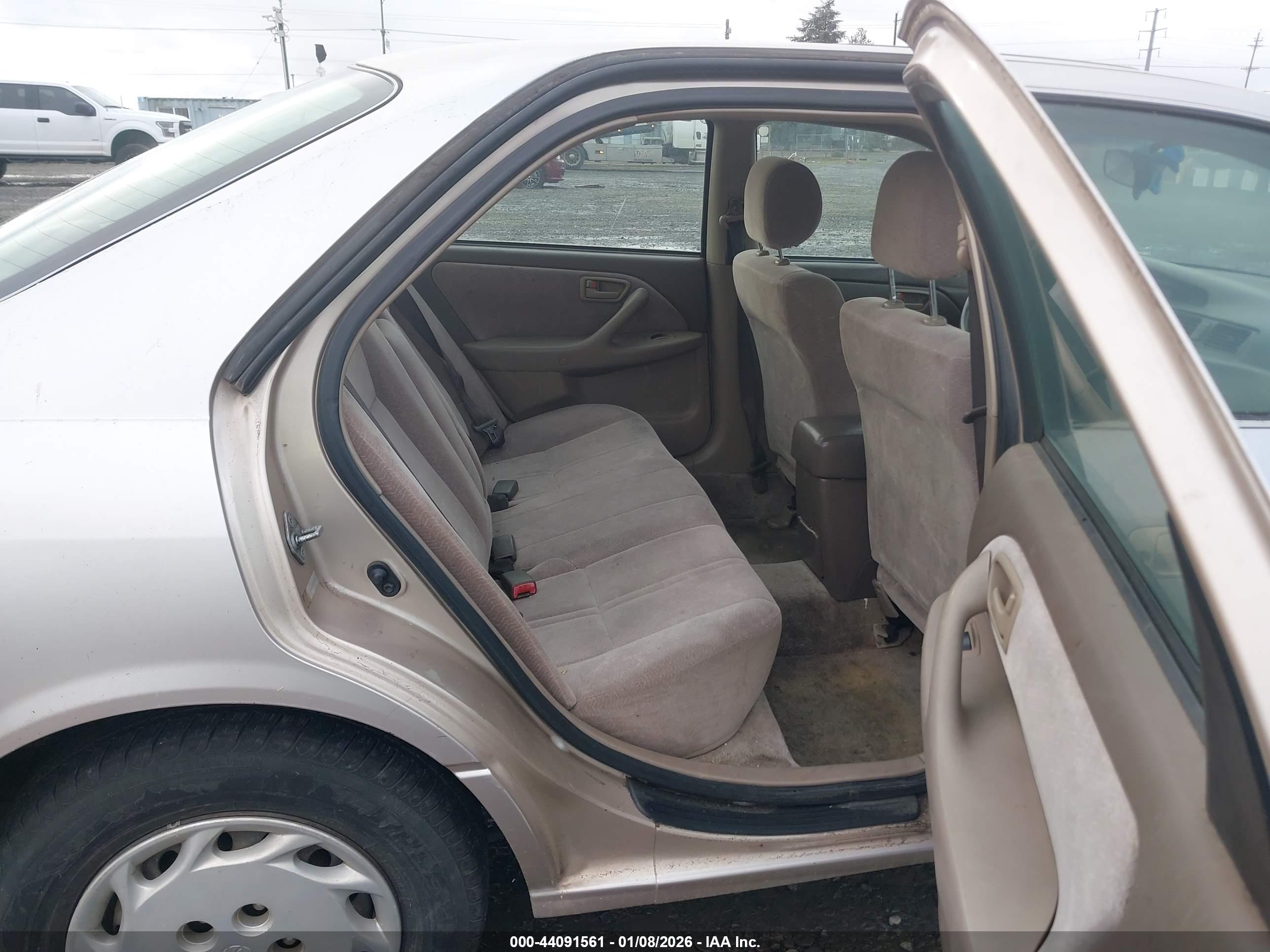 TOYOTA CAMRY image 8