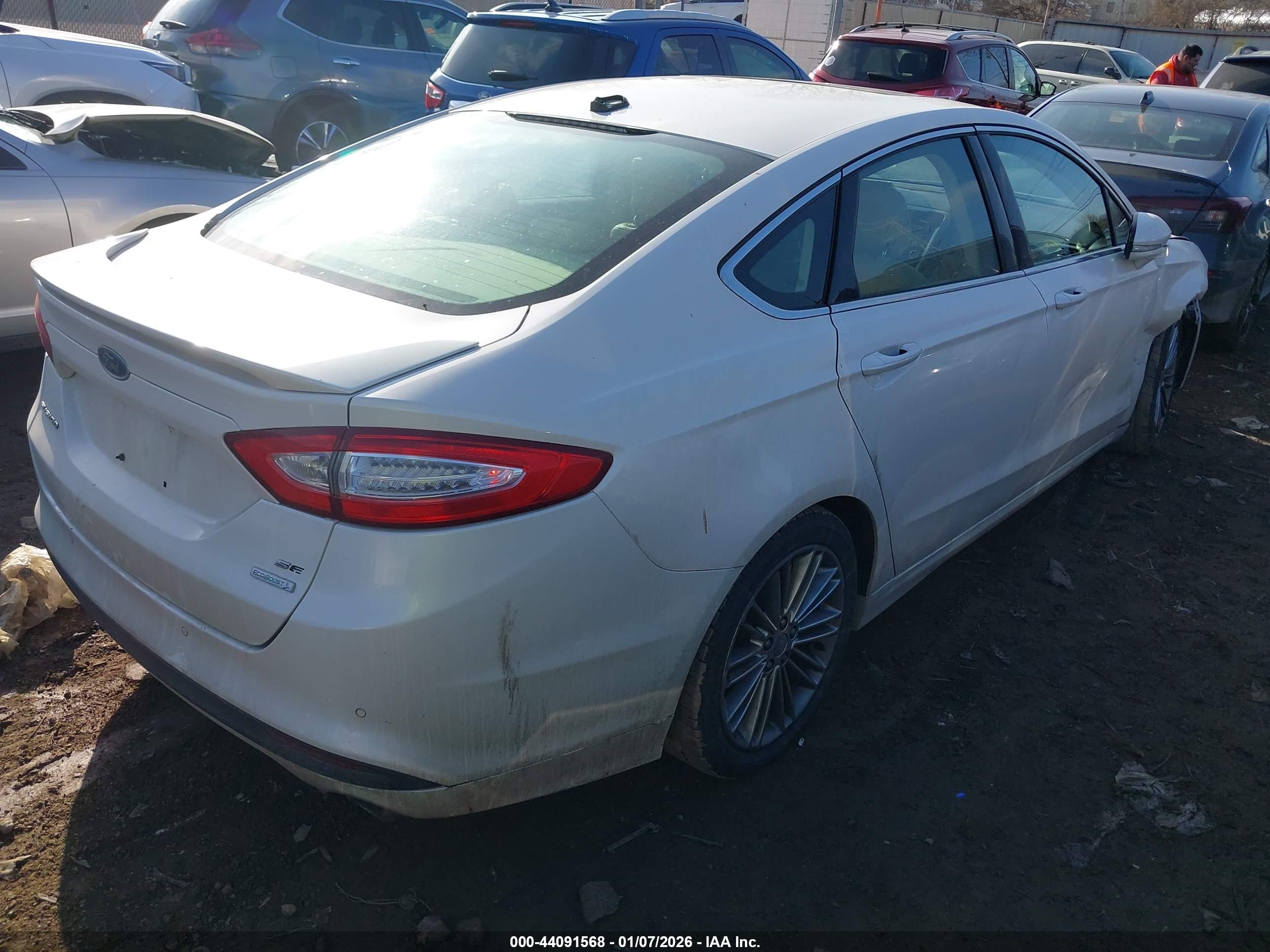 FORD FUSION image 4