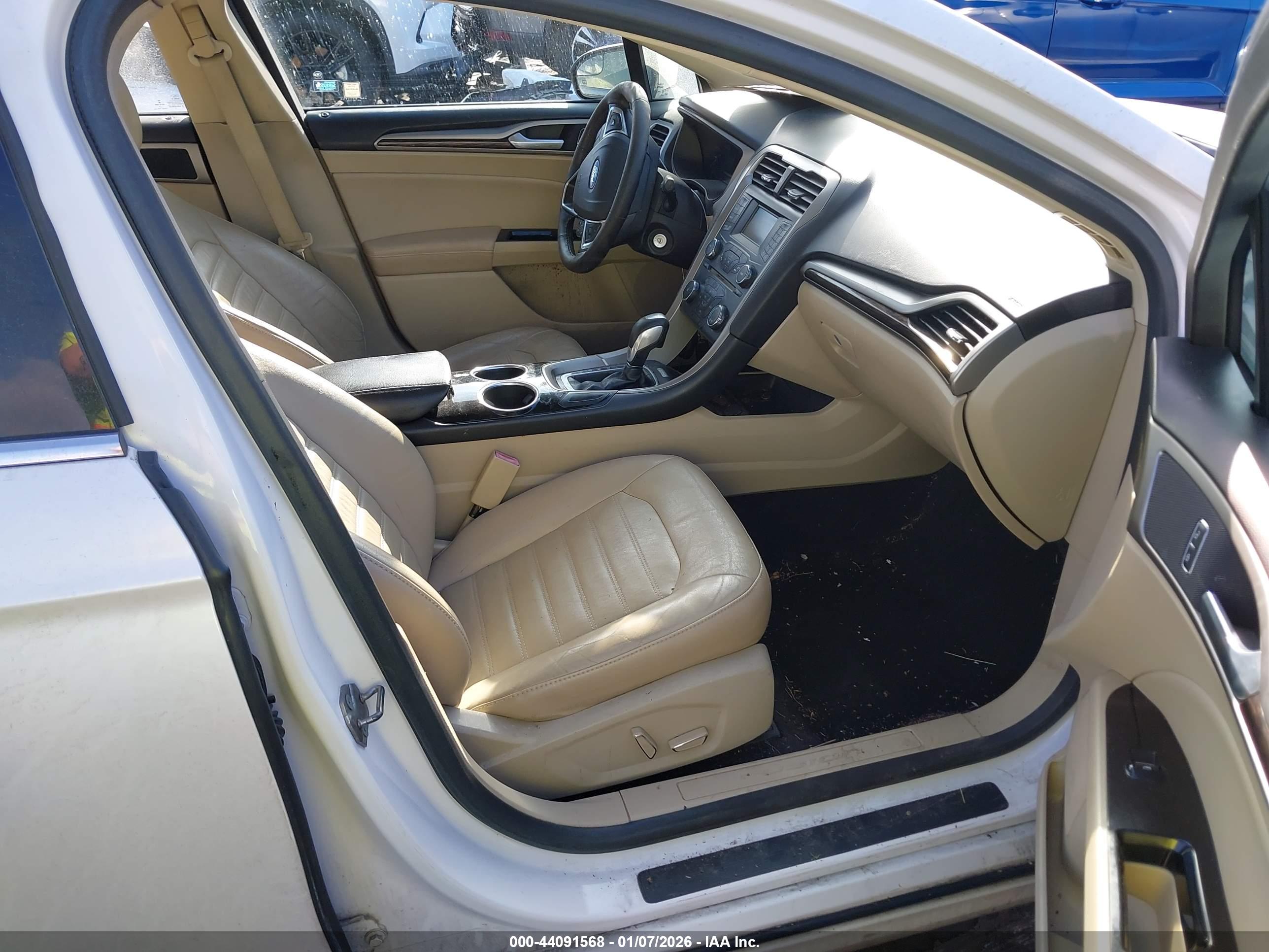 FORD FUSION image 5