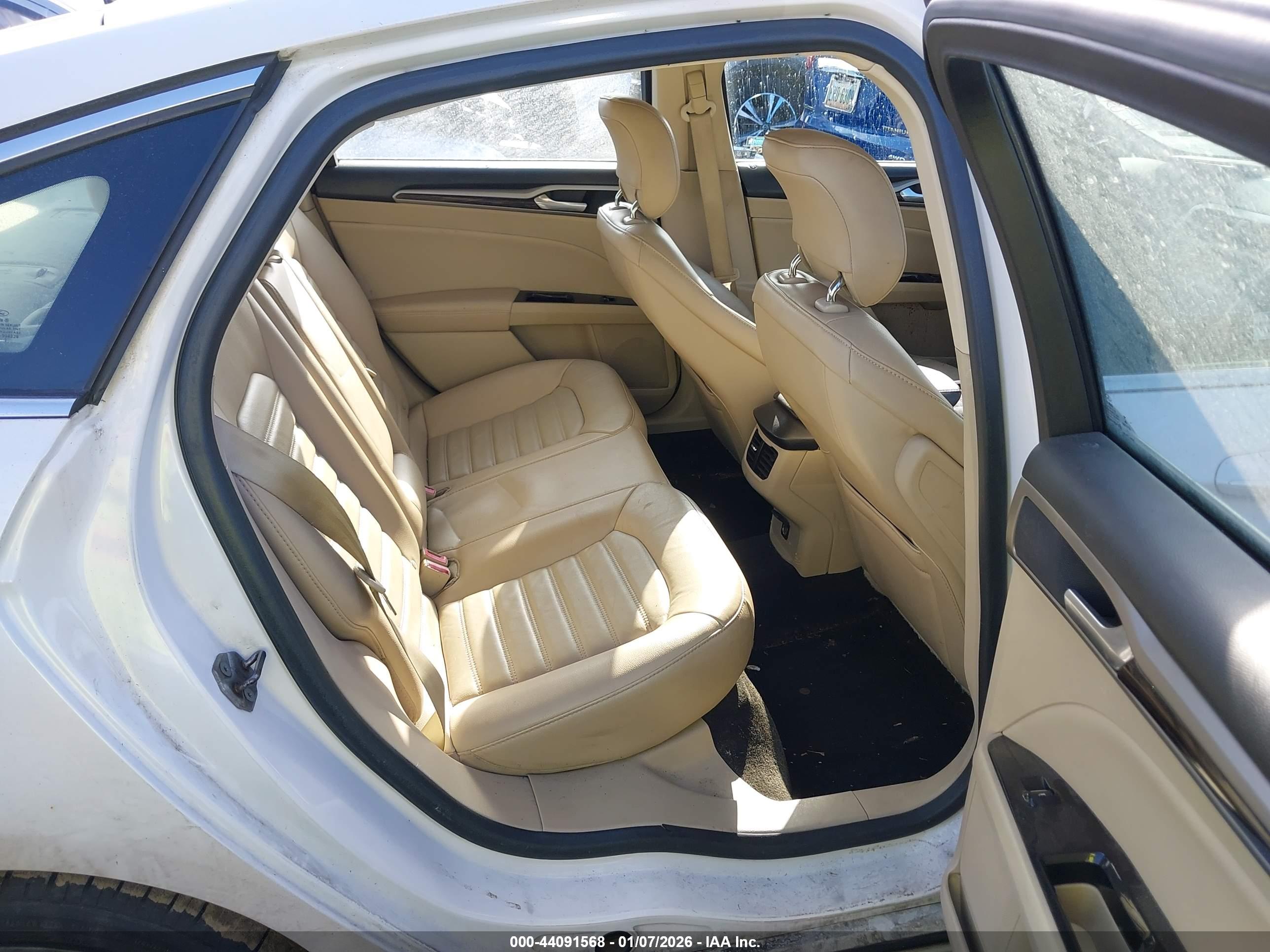 FORD FUSION image 8