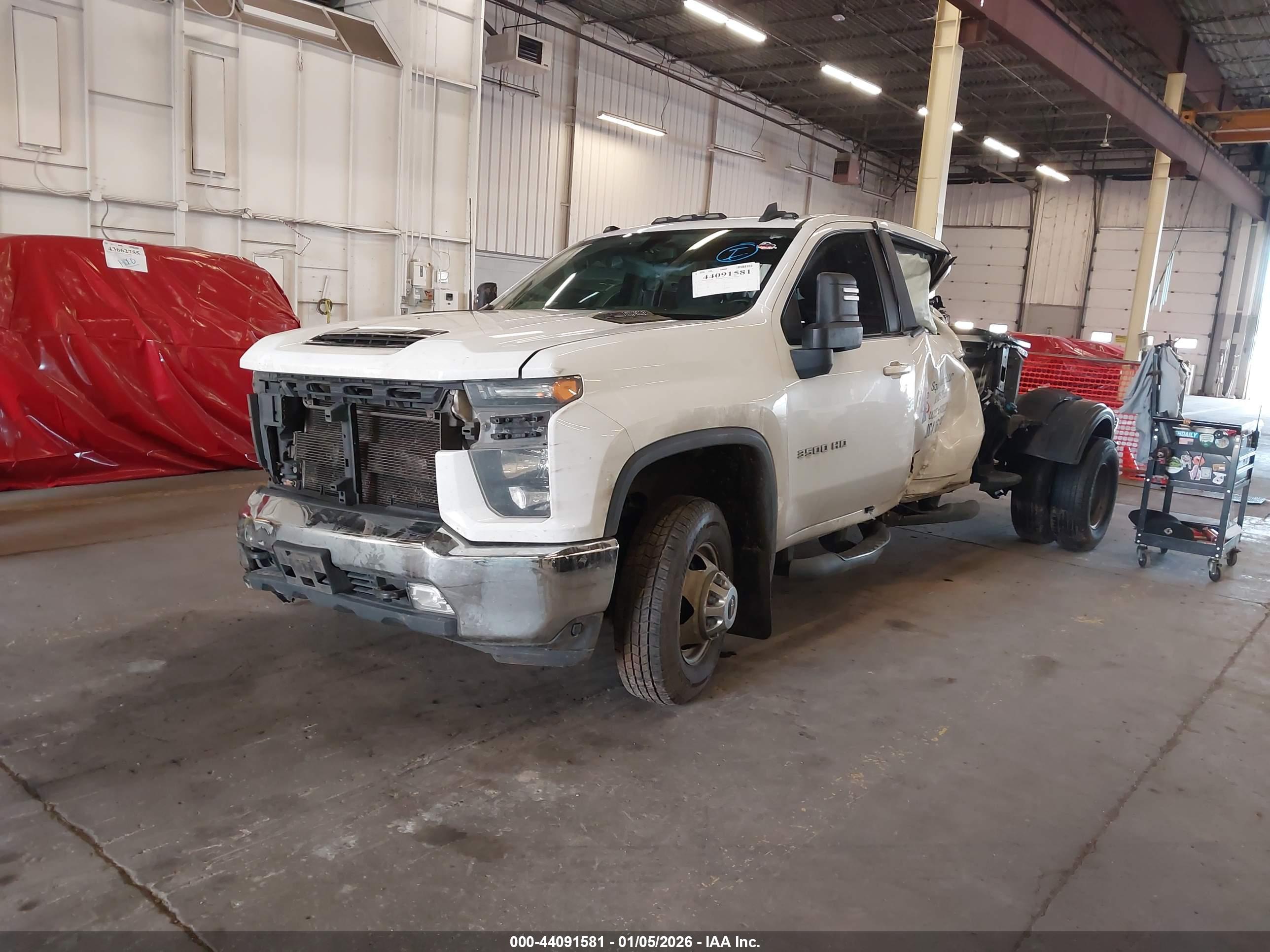 CHEVROLET SILVERADO image 2