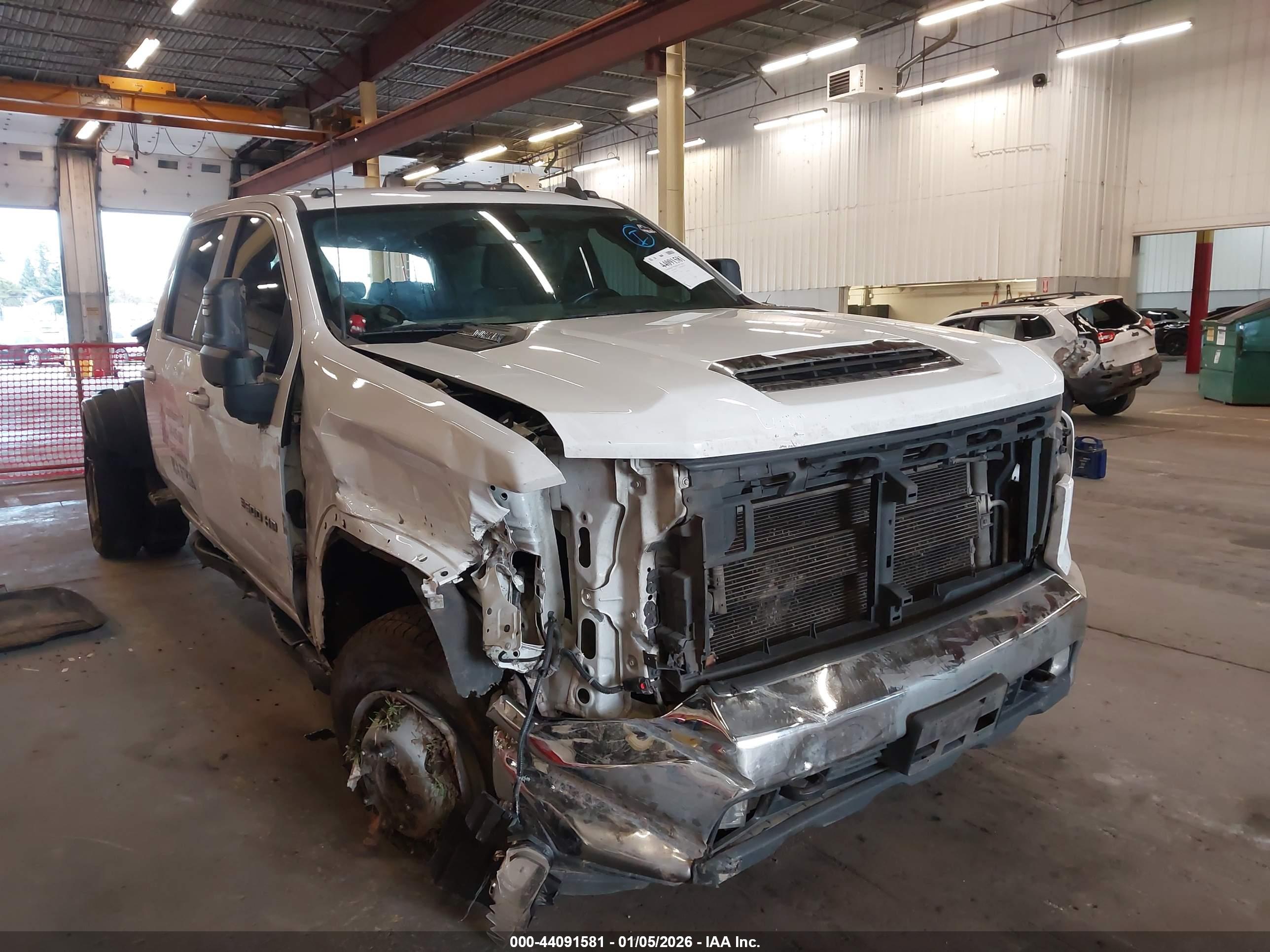 CHEVROLET SILVERADO image 6