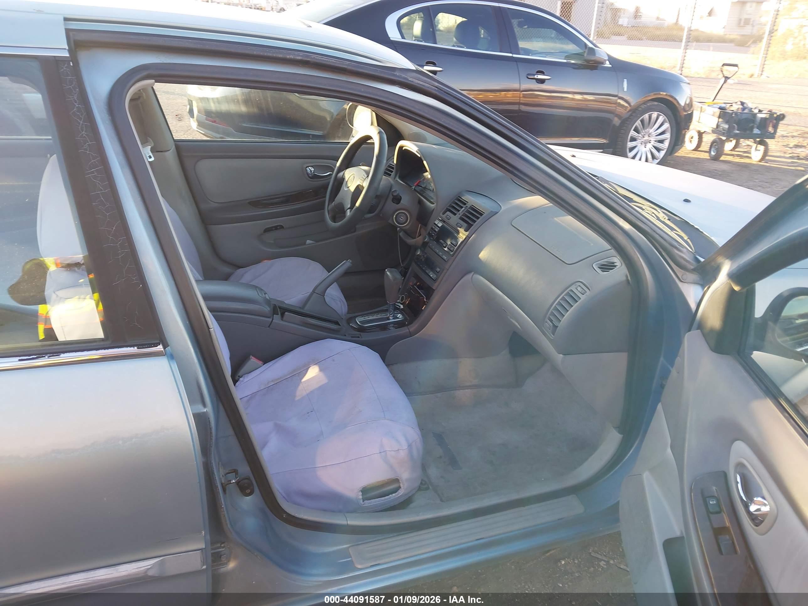 NISSAN MAXIMA image 5