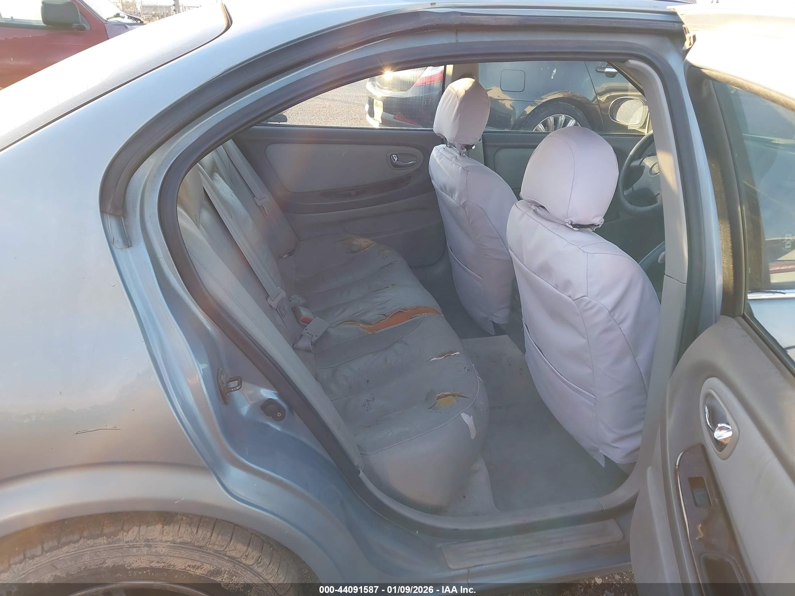 NISSAN MAXIMA image 8