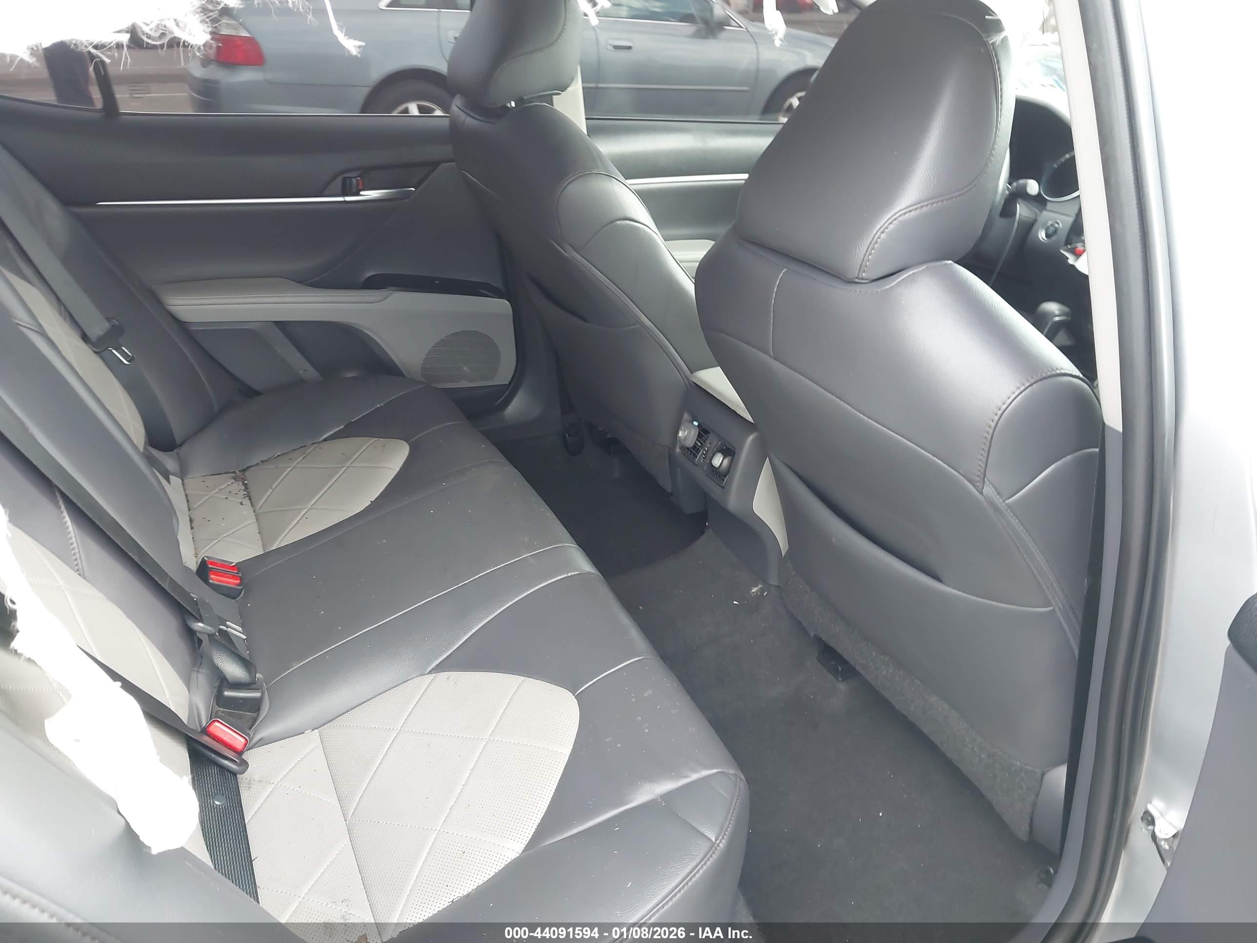 TOYOTA CAMRY image 8