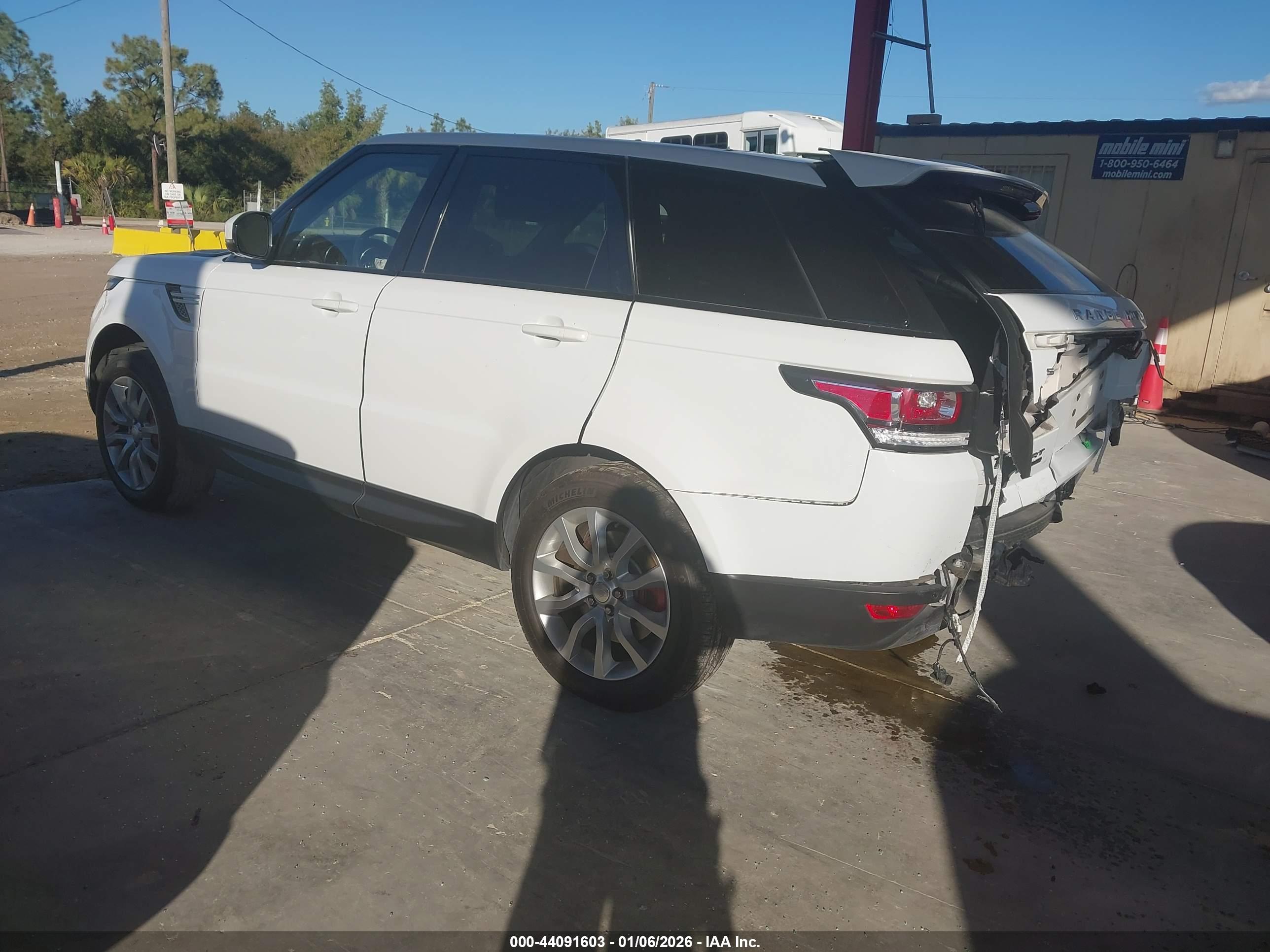 LAND ROVER image 3