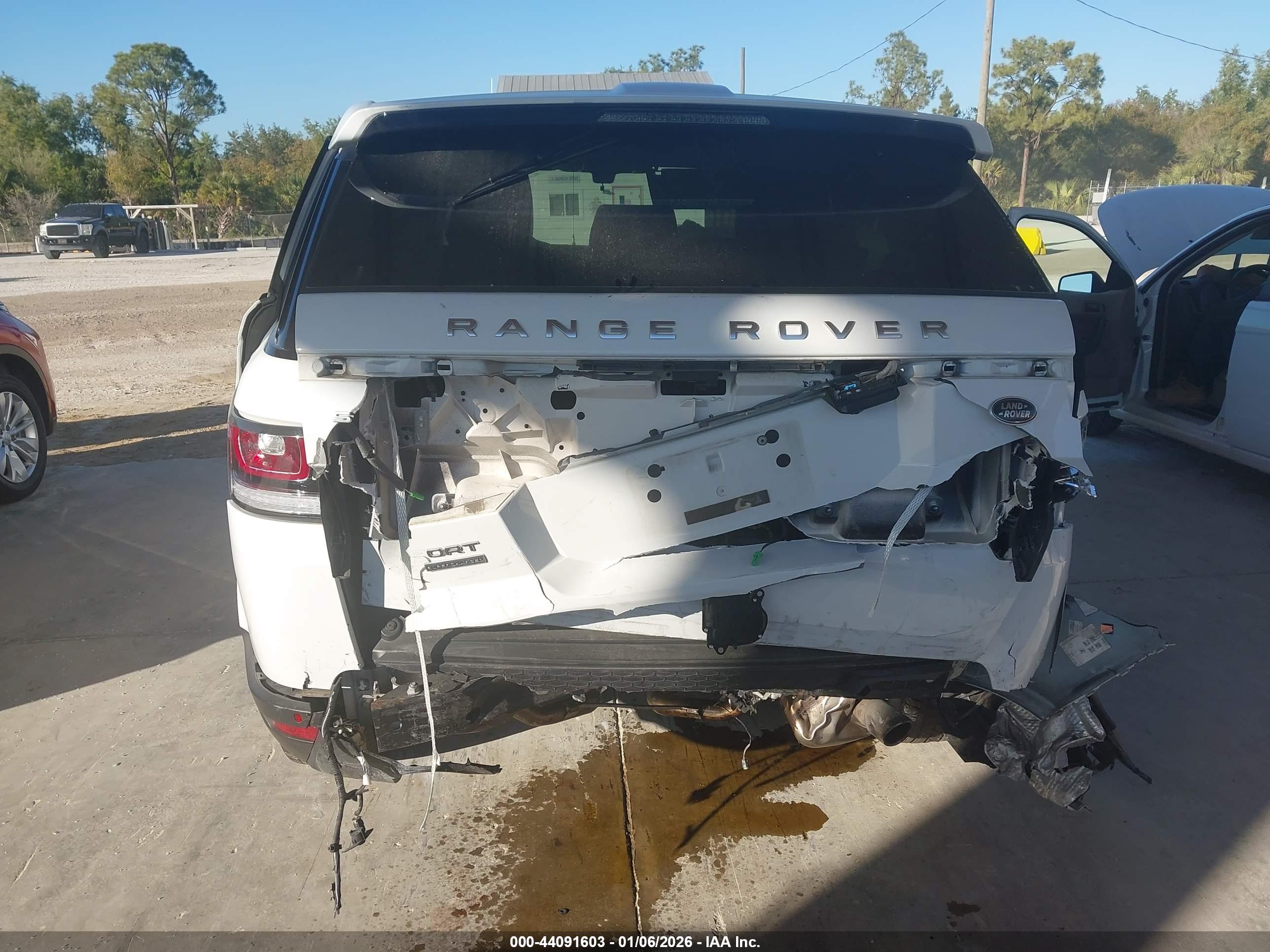 LAND ROVER image 6