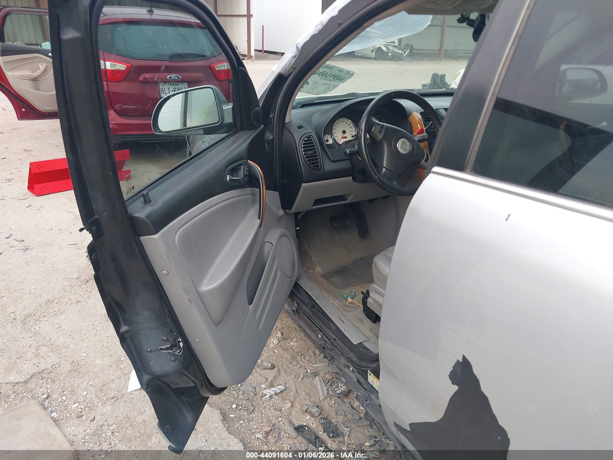 SATURN VUE image 6