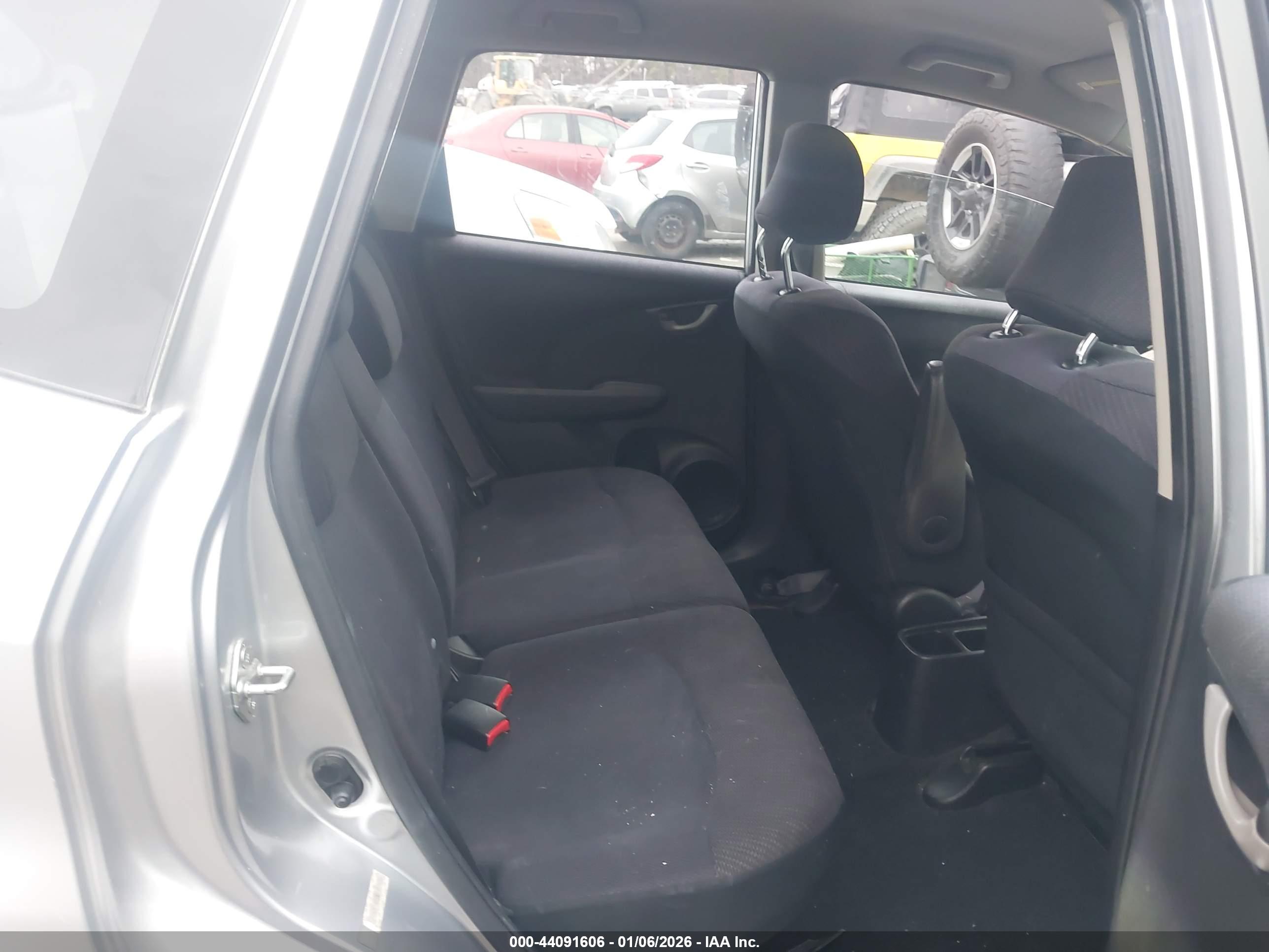 HONDA FIT image 8