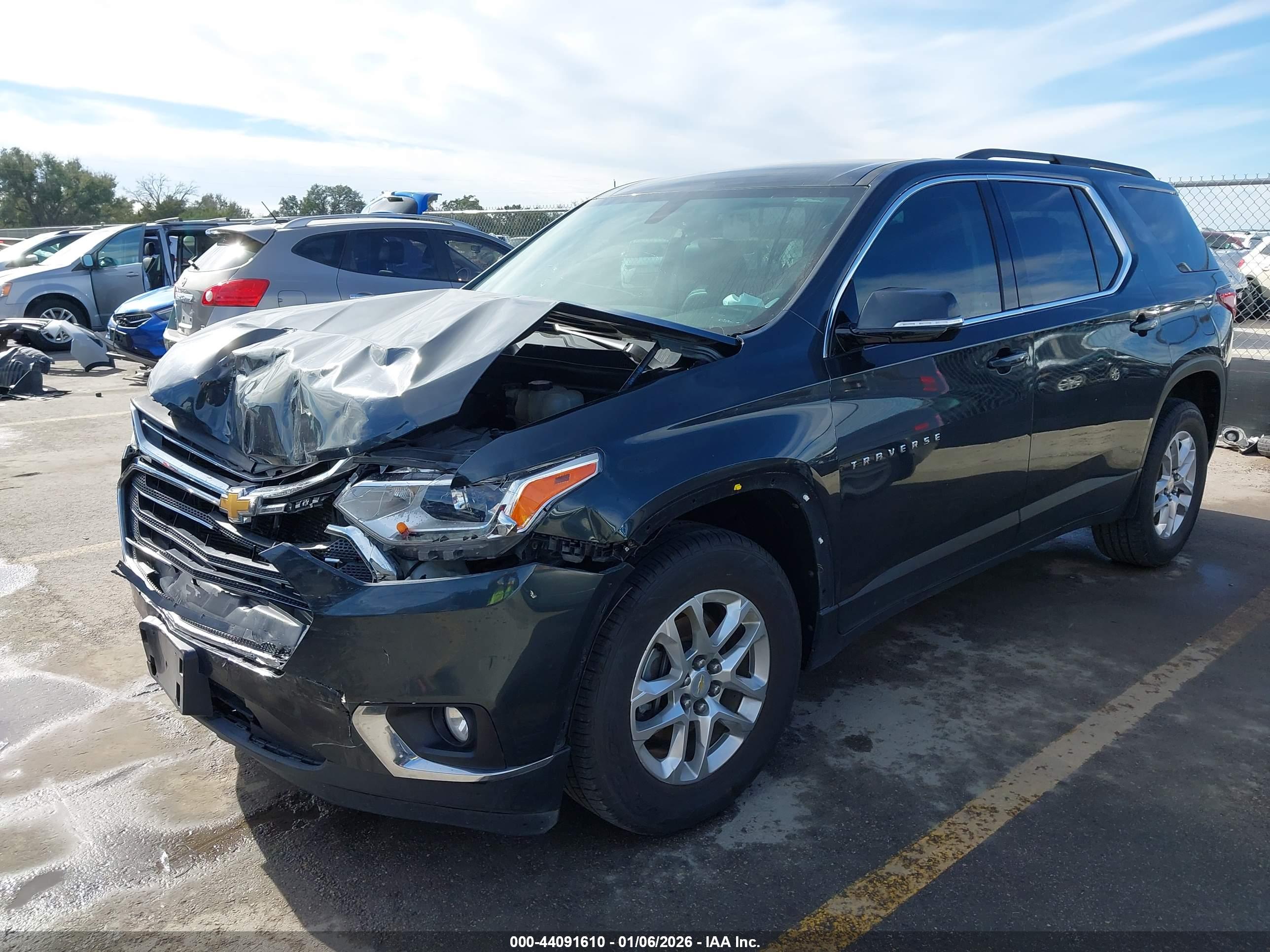 CHEVROLET TRAVERSE image 2