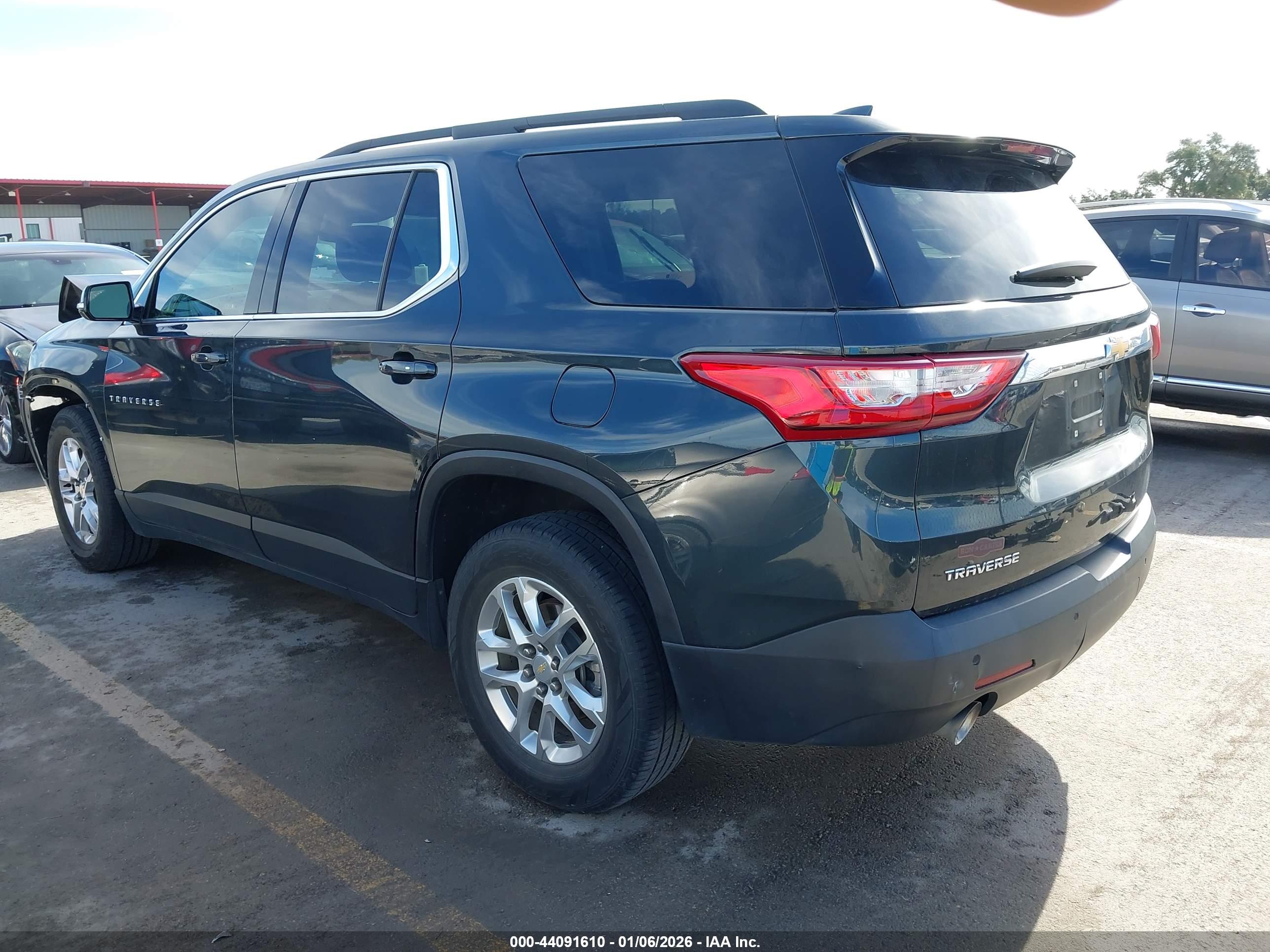 CHEVROLET TRAVERSE image 3