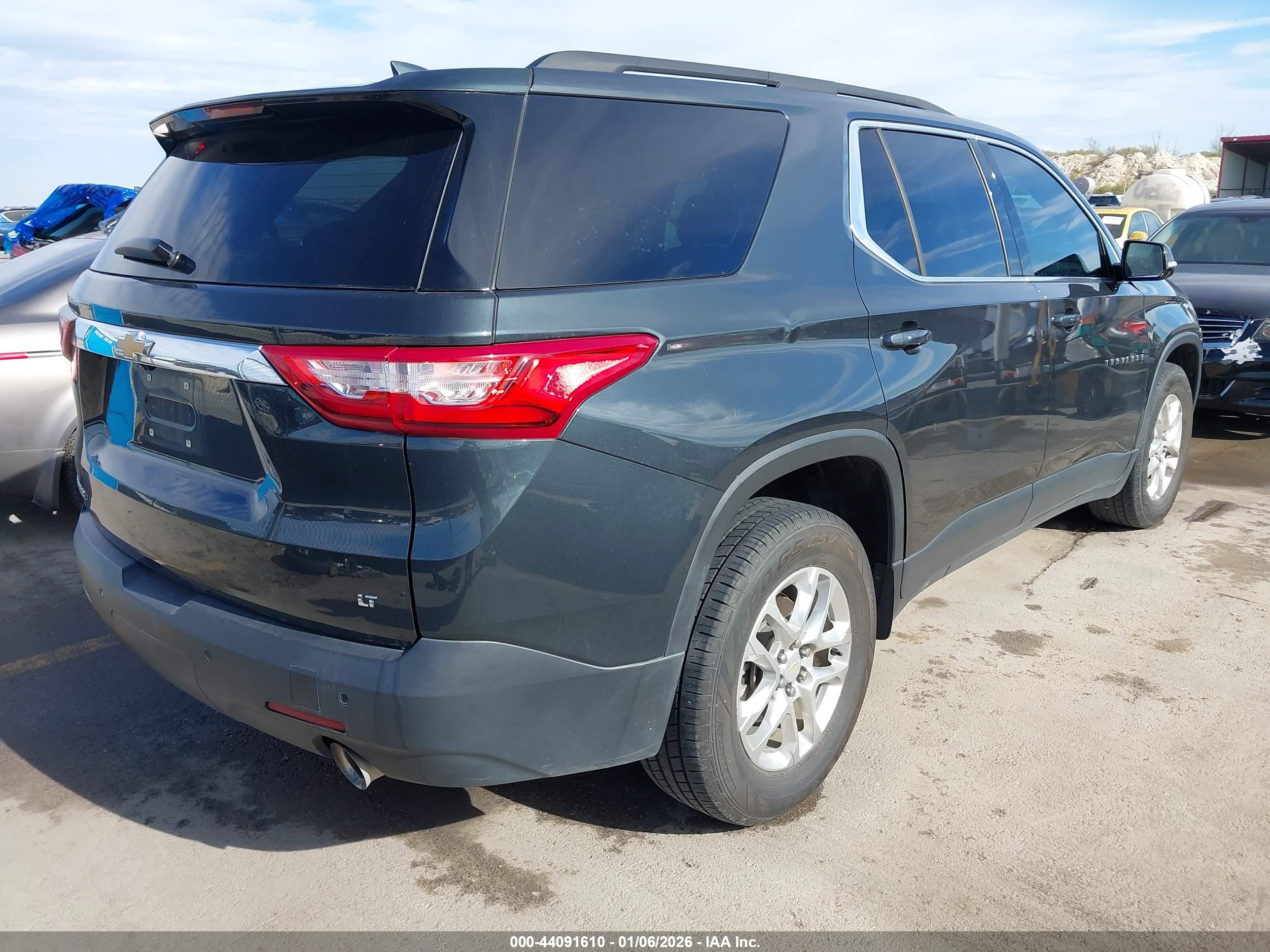 CHEVROLET TRAVERSE image 4