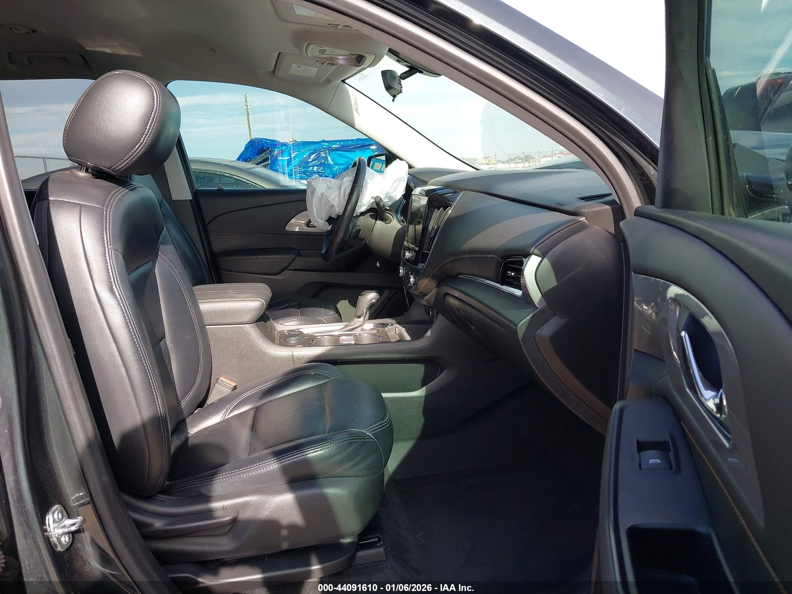 CHEVROLET TRAVERSE image 5